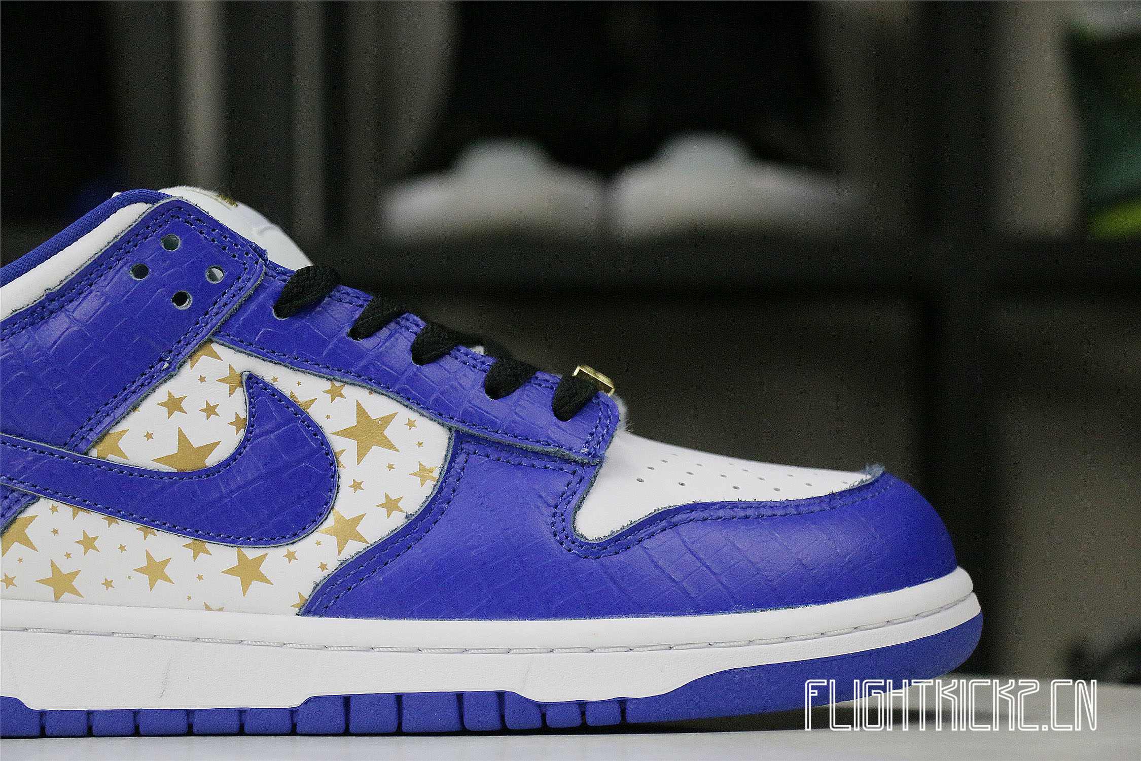 Nike SB Dunk Low Supreme Hyper Royal