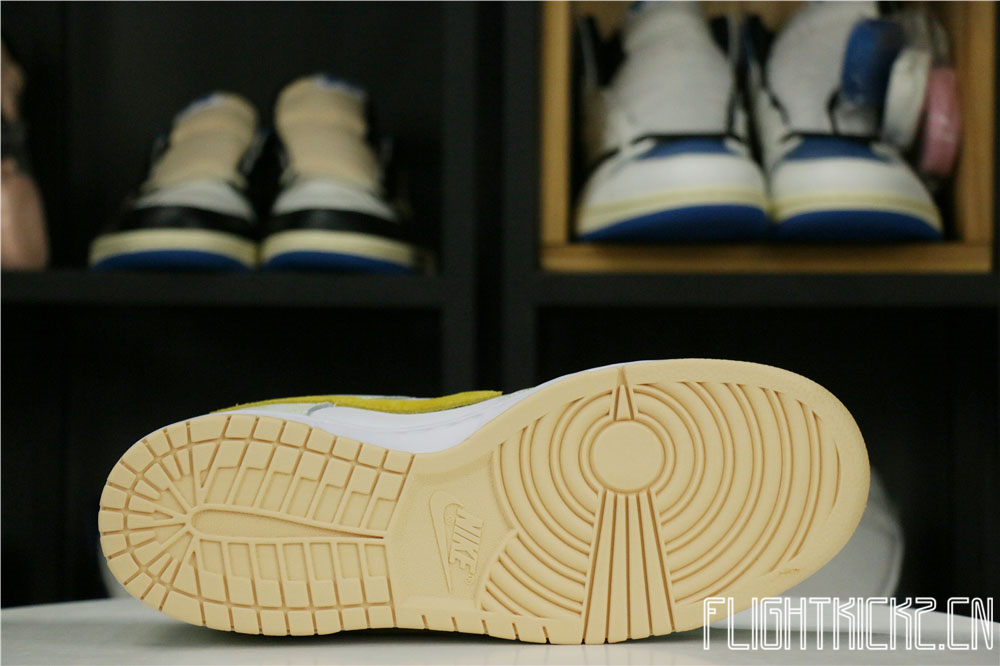 Nike Dunk Low Yellow Strike (W)