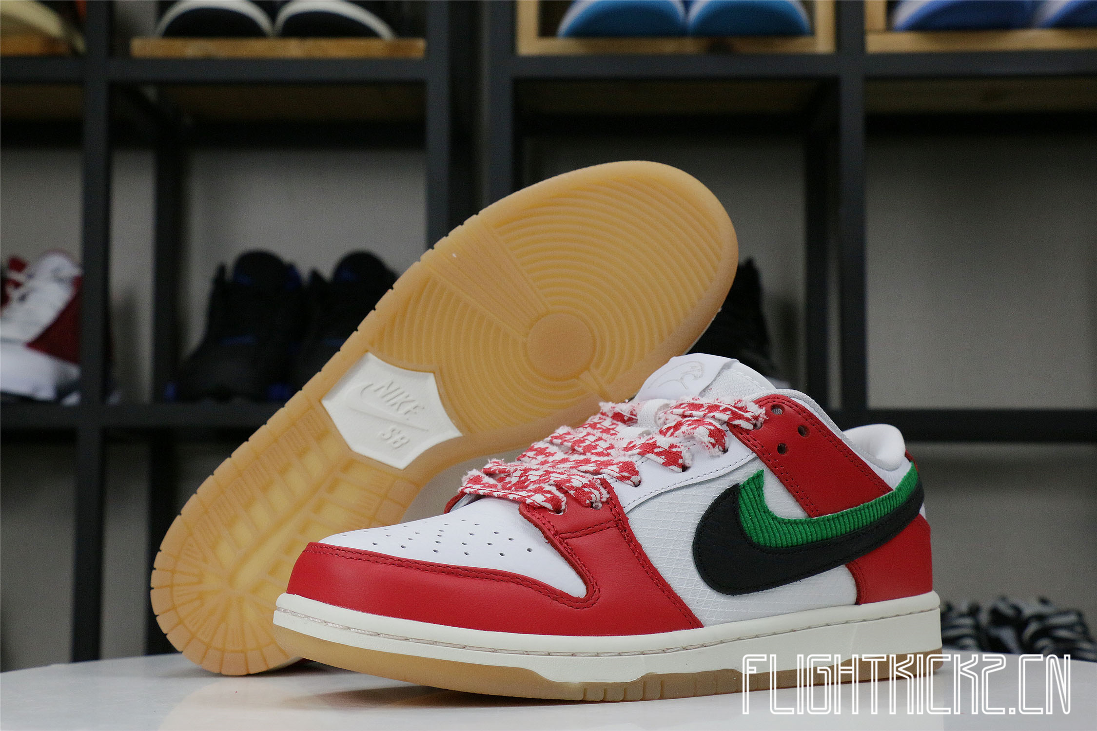Frame Skate x Nike SB Dunk Low “Habibi”