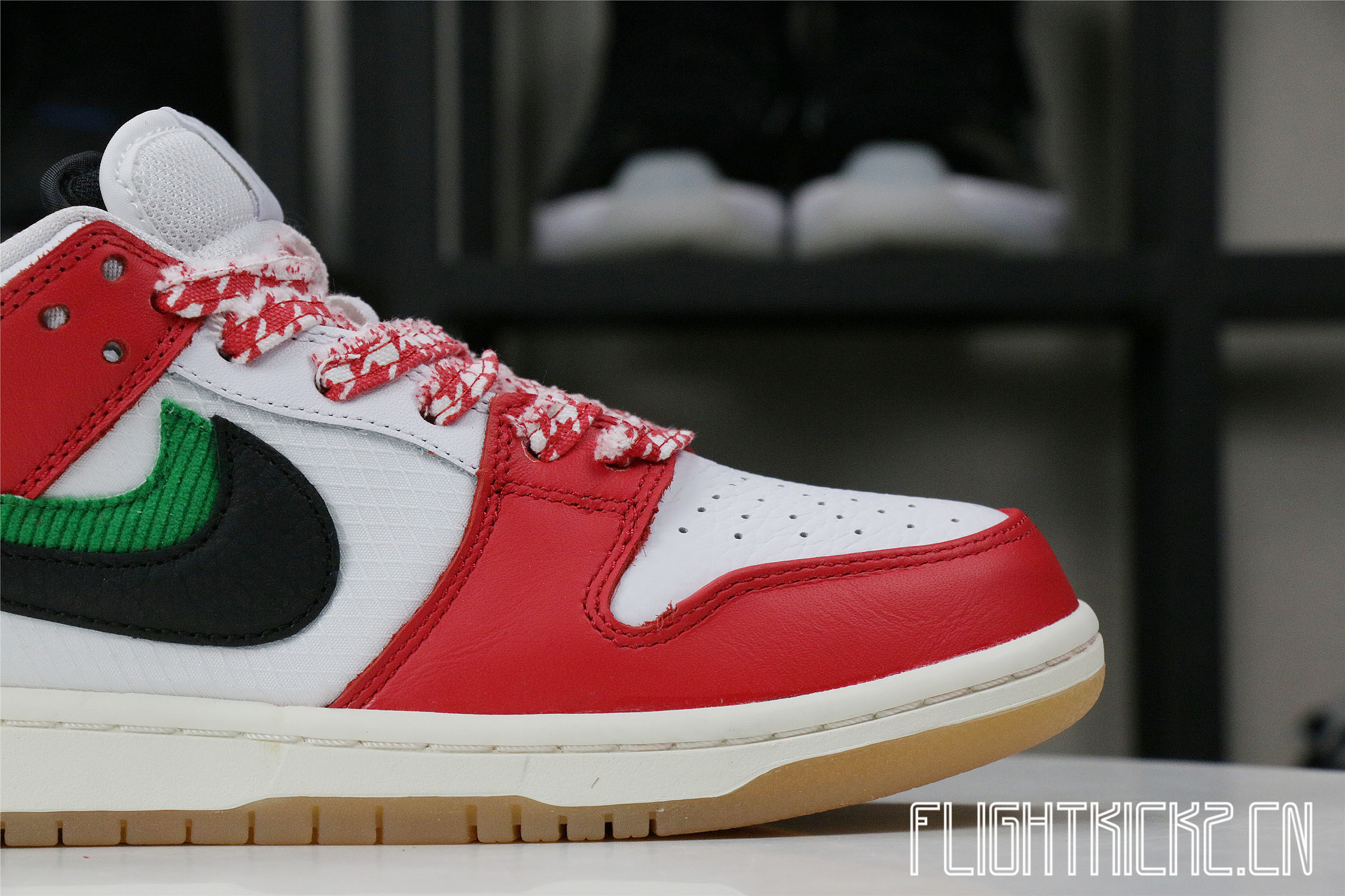 Frame Skate x Nike SB Dunk Low “Habibi”