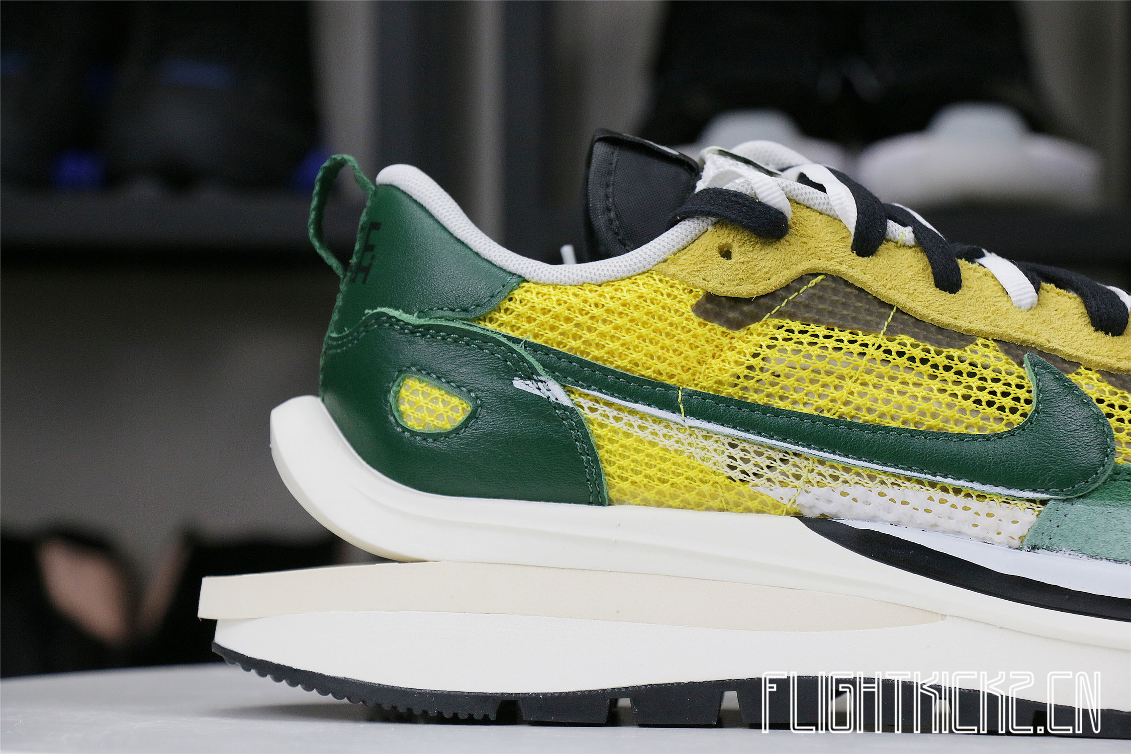 Nike Vaporwaffle sacai Tour Yellow Stadium Green (LN5 A1)