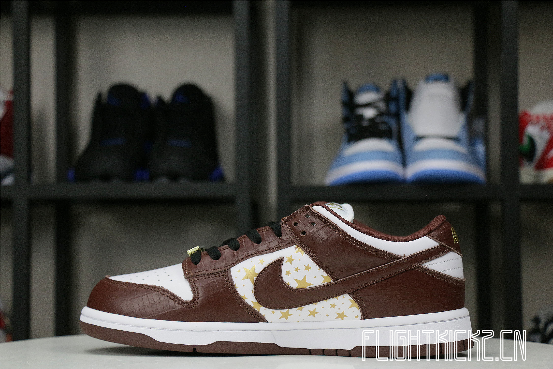 Nike SB Dunk Low Supreme Barkroot Brown