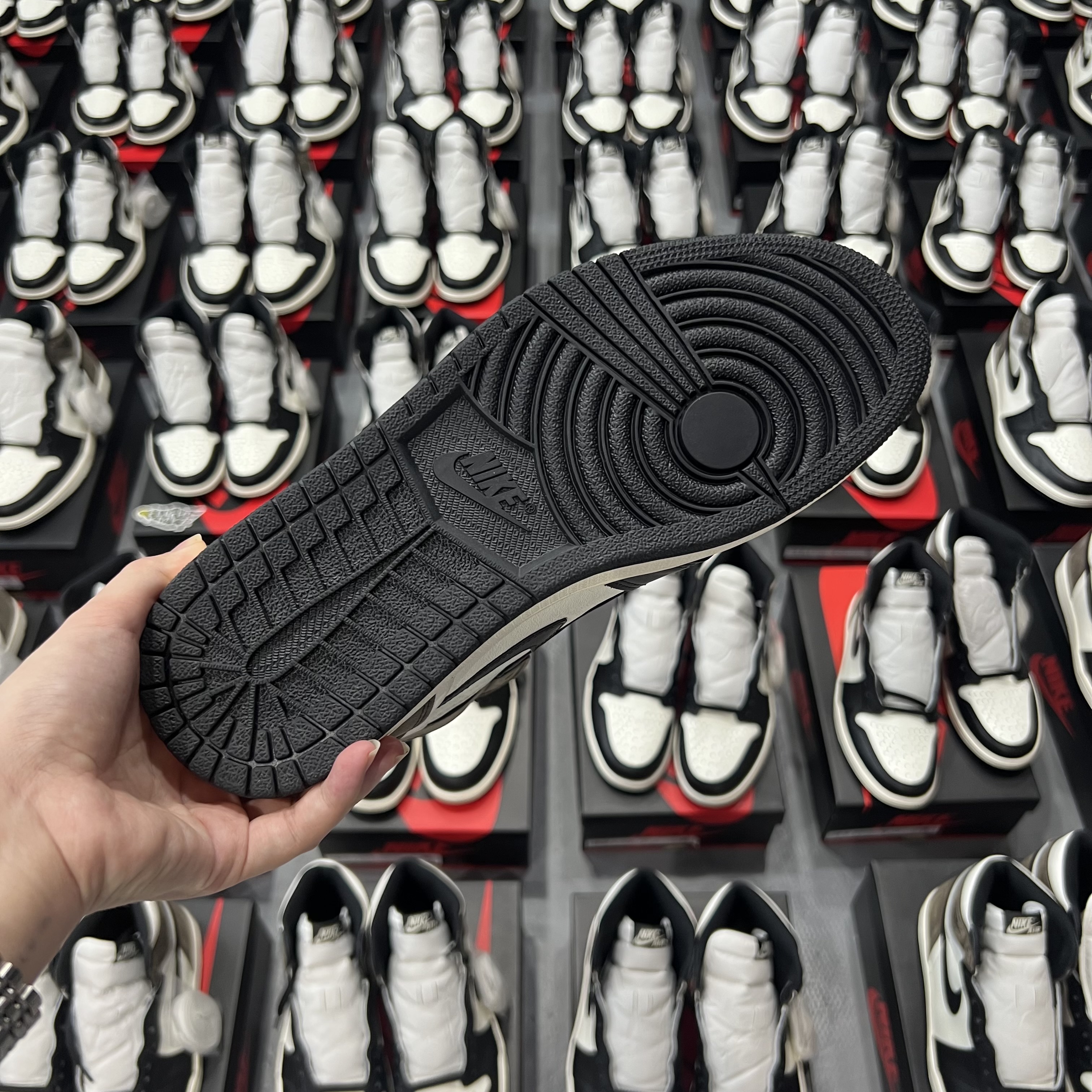 Jordan 1 Retro High Dark Mocha 2020 (LN5 A1 Batch)