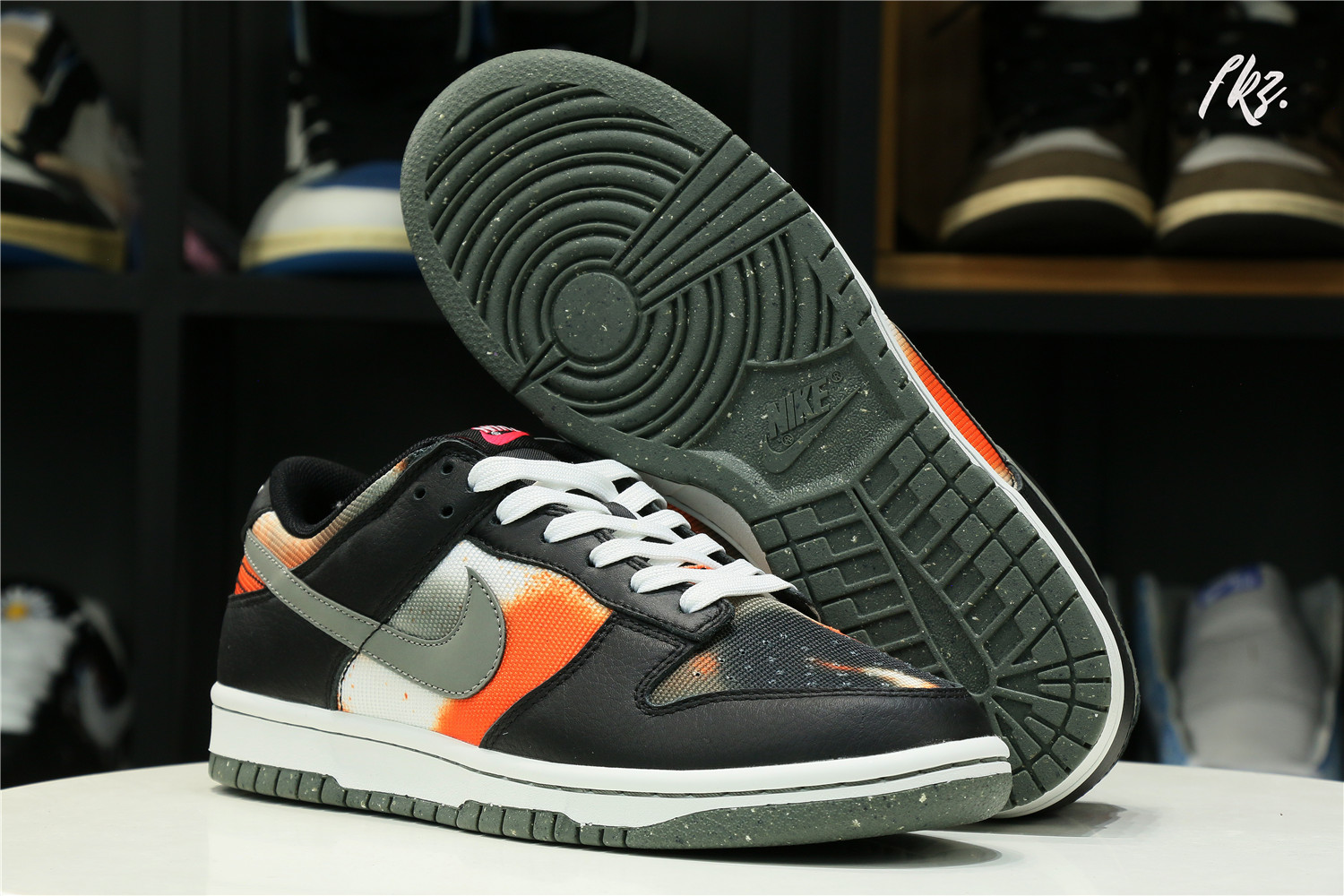 Nike Dunk Low “Graffiti” Black Red