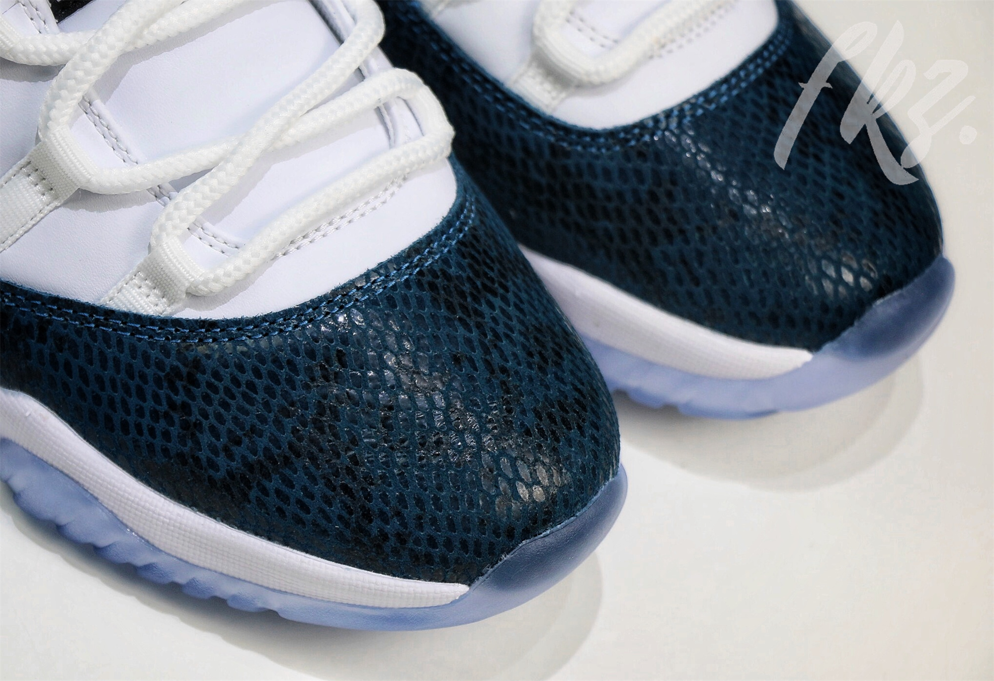 Air Jordan 11 Retro Low Le Snakeskin Blue 2019