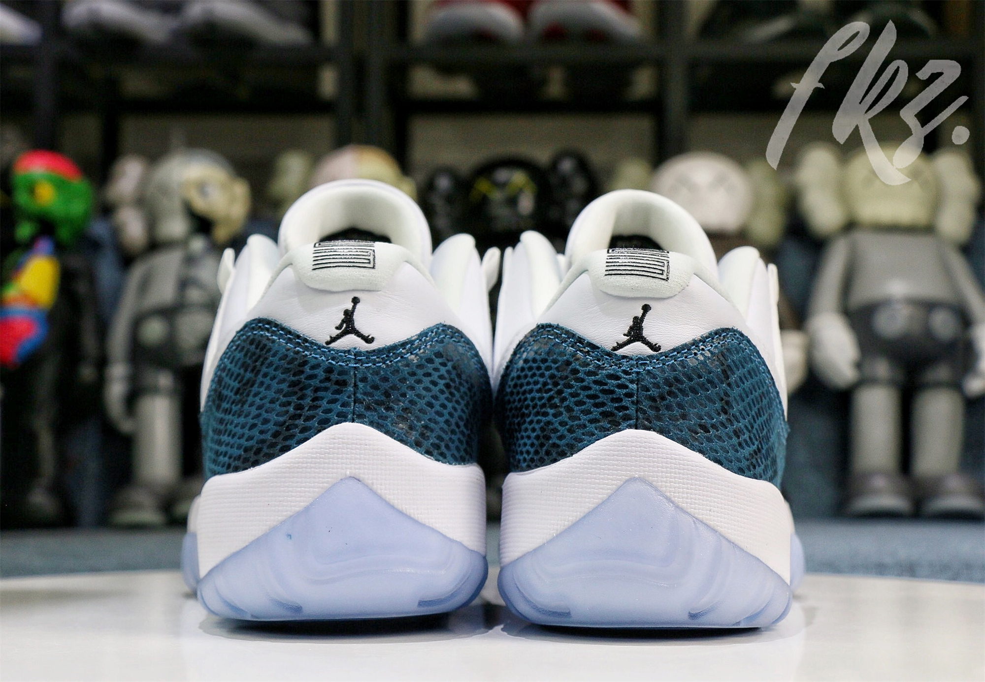 Air Jordan 11 Retro Low Le Snakeskin Blue 2019