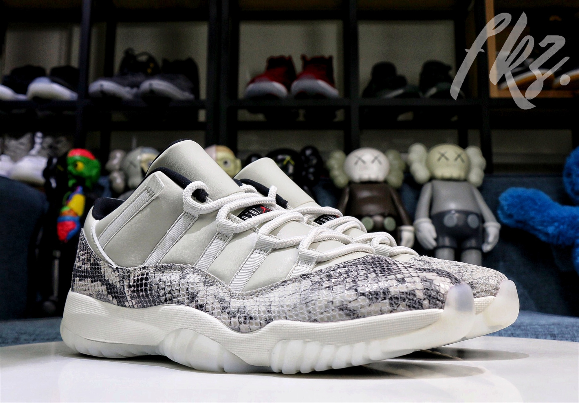Air Jordan 11 Retro Low Snakeskin Light Bone