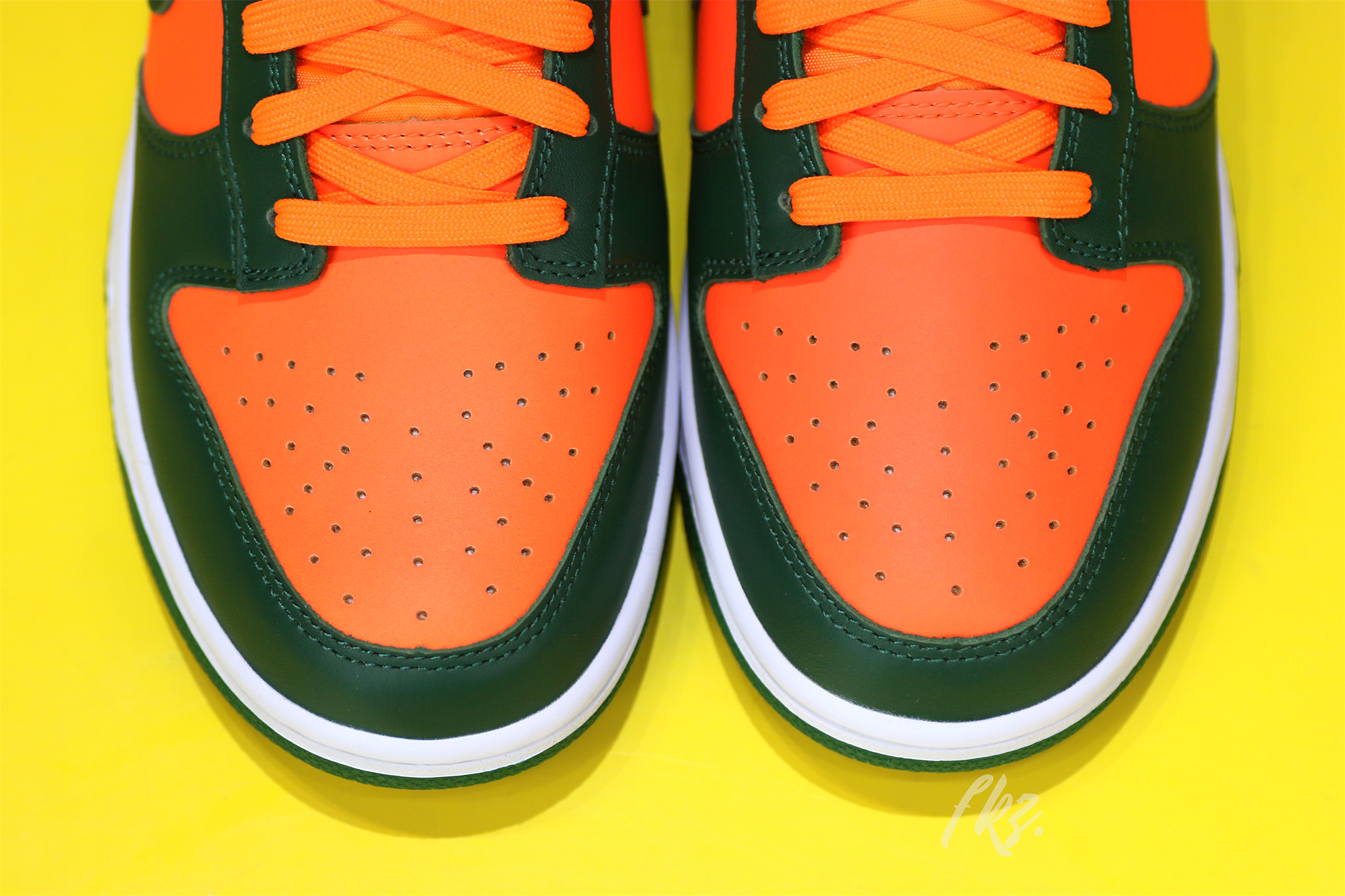 Nike Dunk Low “Miami Hurricanes”