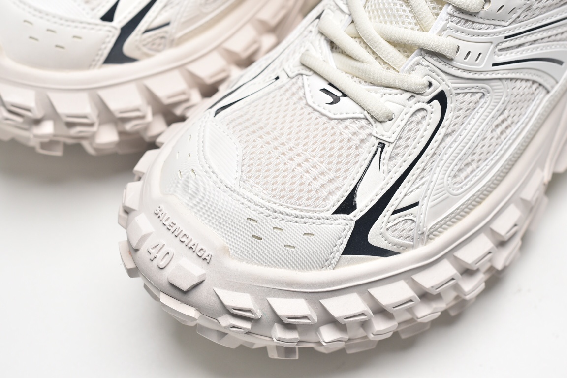 Balenciag* Defender black & white