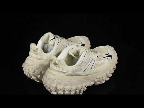 Balenciag* Defender black & white