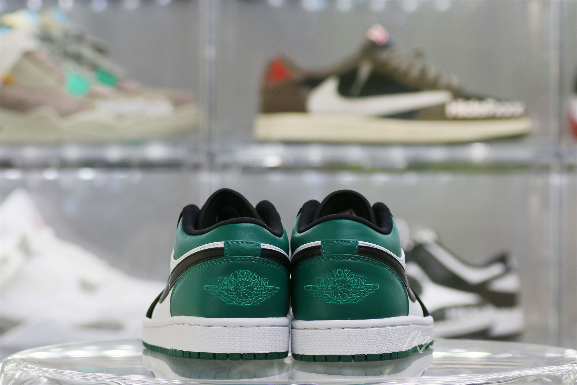 Air Jordan 1 Low Mystic Green 2019