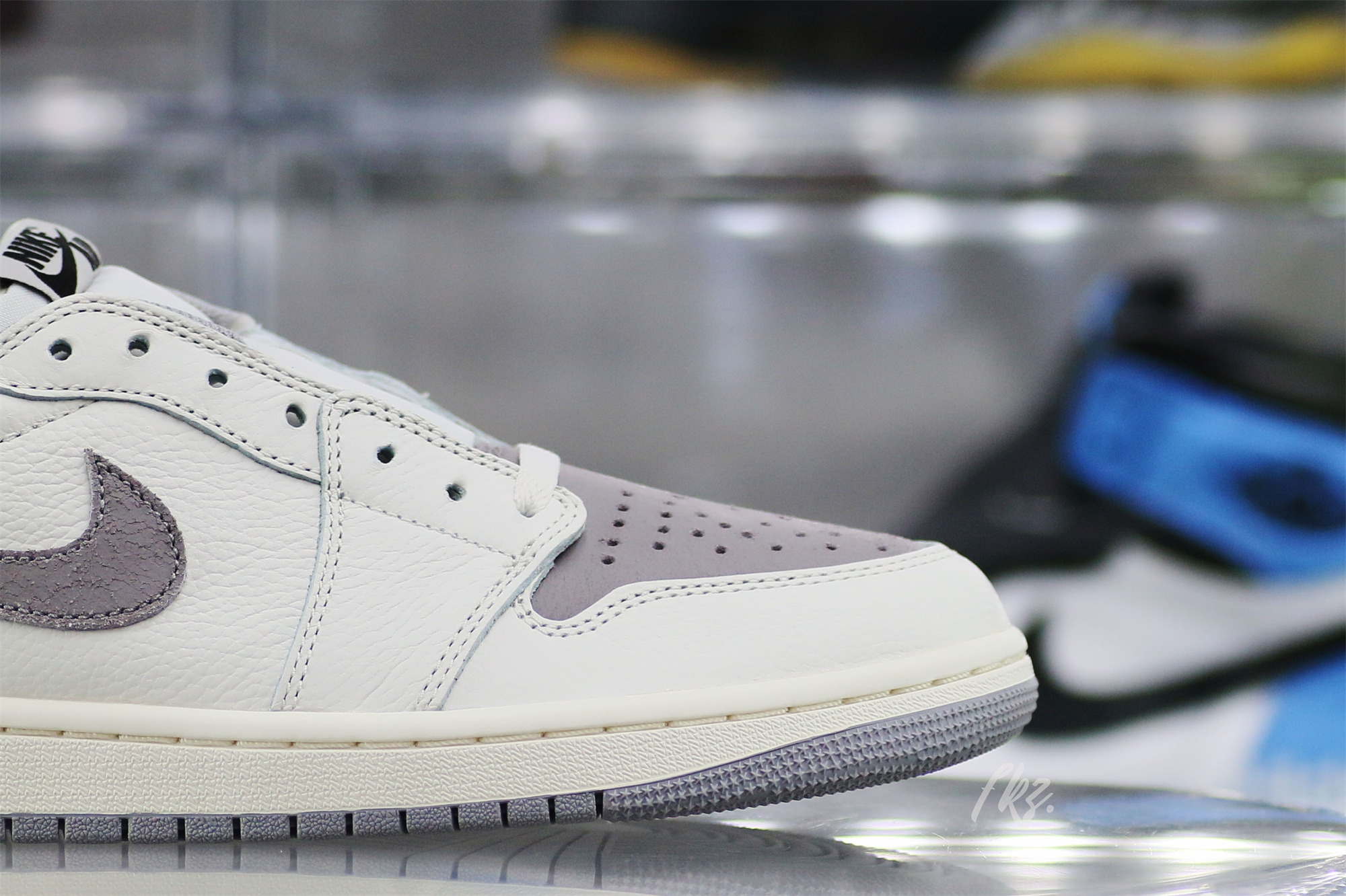 Air Jordan 1 Low OG Atmosphere Grey 2023