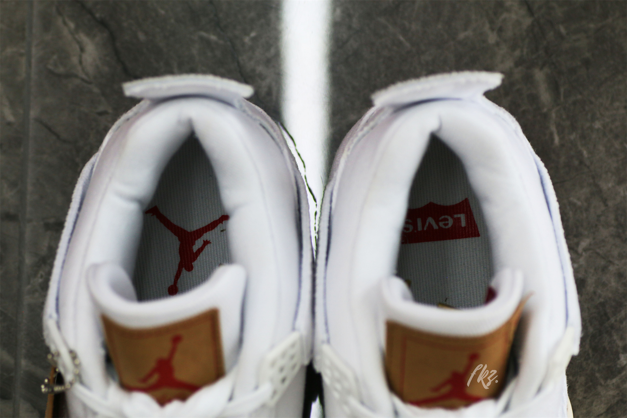 Air Jordan 4 Retro Levi’s White (Levi’s Tag)