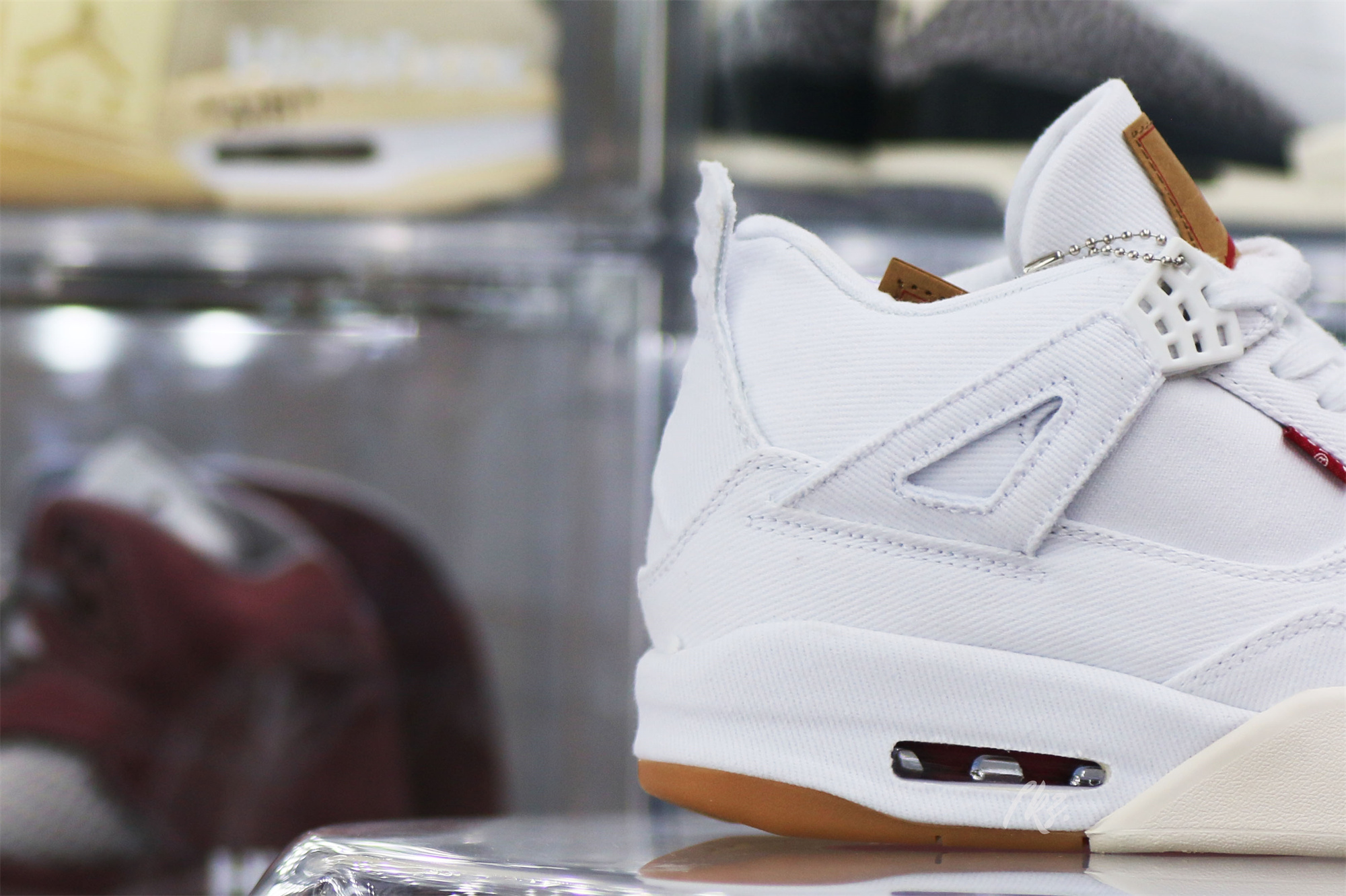 Air Jordan 4 Retro Levi’s White (Levi’s Tag)