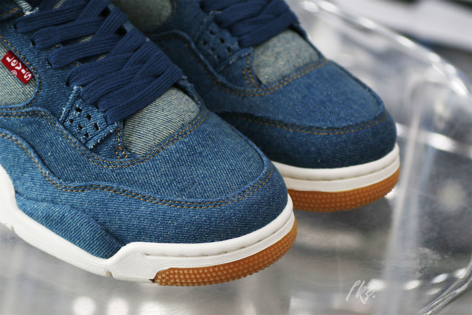 Air Jordan 4 Retro Levi’s Denim (Levi’s Tag)