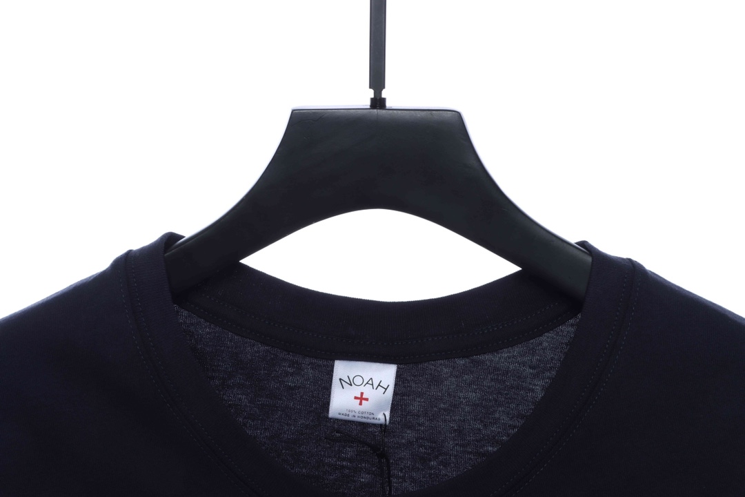 NOAH cross print letter short sleeve