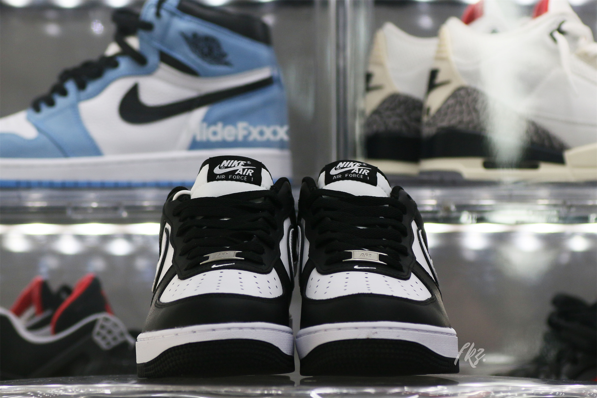 Nike Air Force 1 ’07 Low White Swoosh Panda