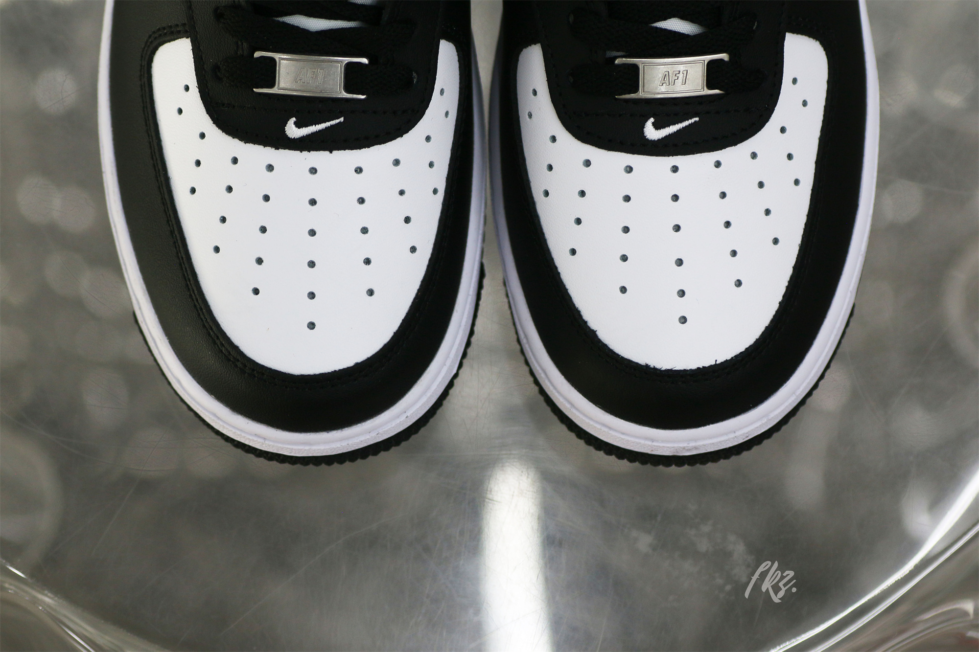 Nike Air Force 1 ’07 Low White Swoosh Panda