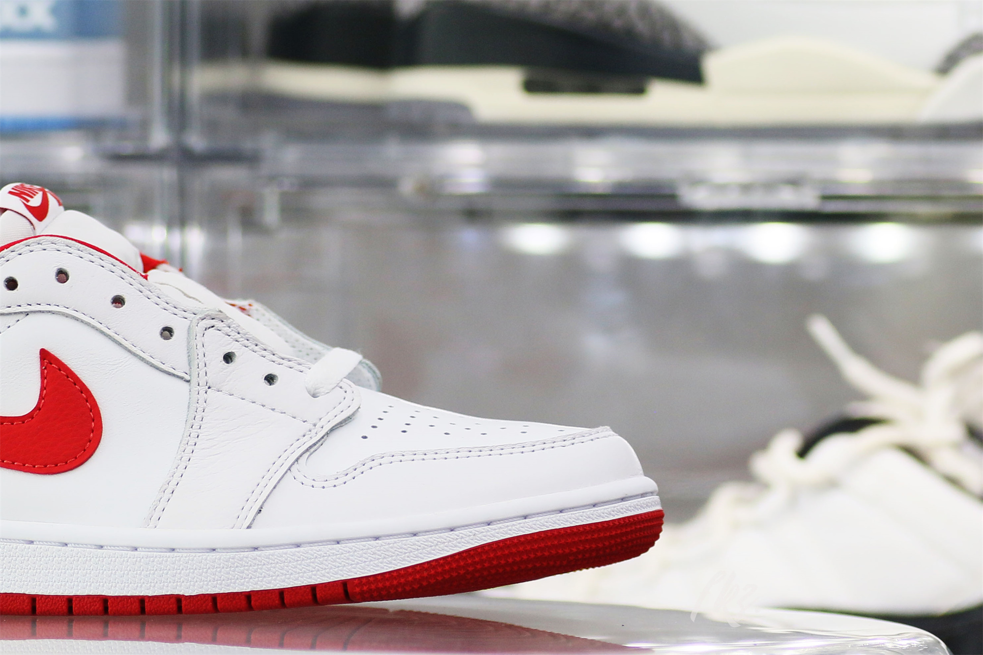 Air Jordan 1 Low University Red