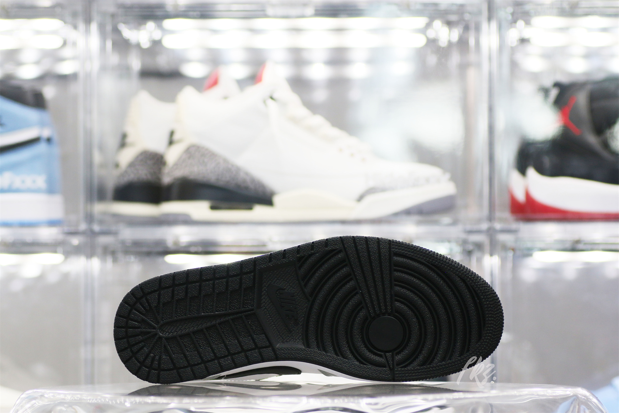 Air Jordan 1 Low Light Smoke Grey