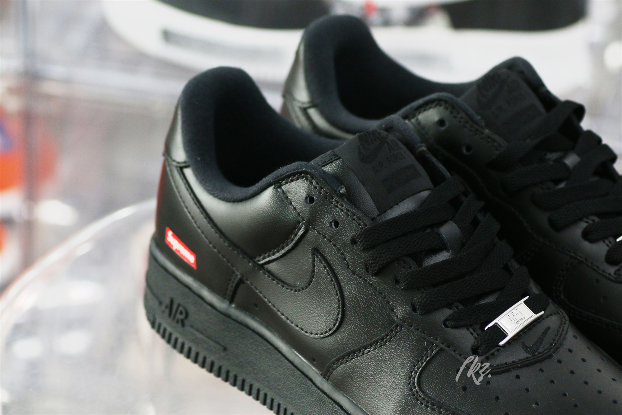 Nike Air Force 1 Low Supreme Black