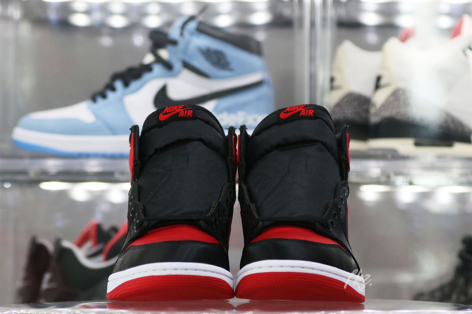 Jordan 1 Retro Satin Bred/Banned 2023 (LN5 A1)