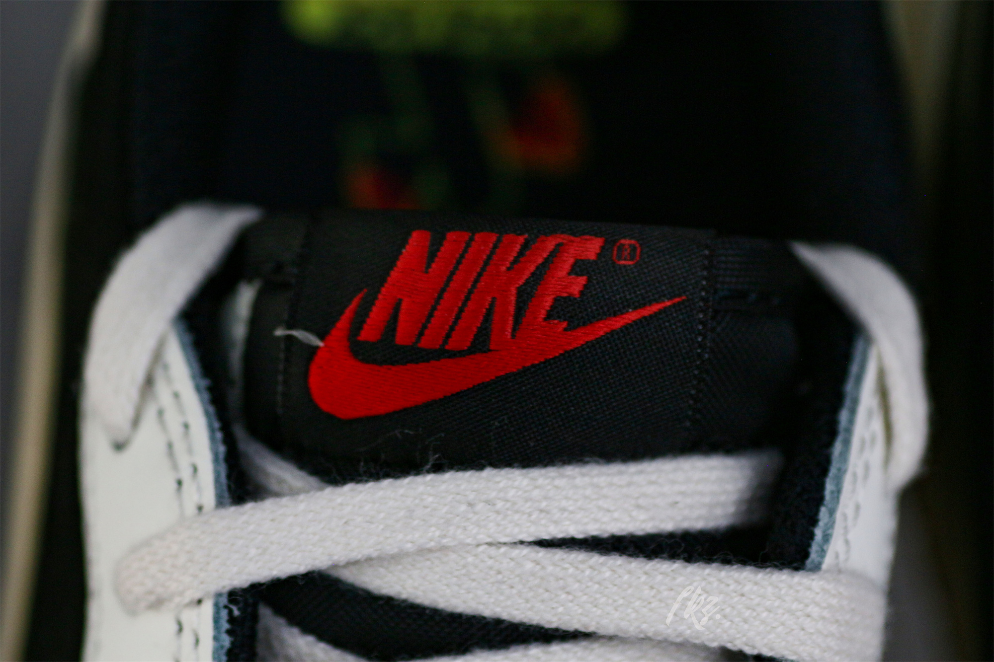 Travis Scott x Jordan 1 Retro Low OG SP Olive Kid (LN5 A1)