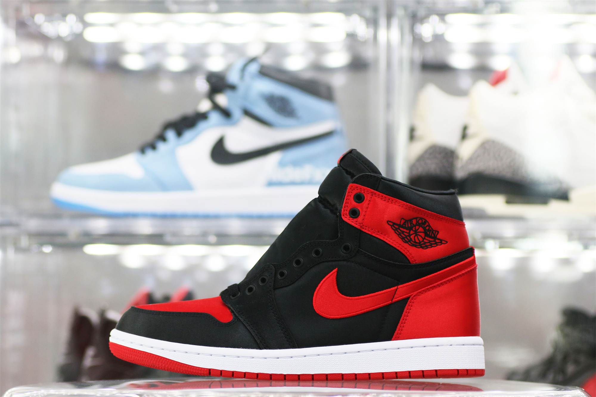 Jordan 1 Retro Satin Bred/Banned 2023 (LN5 A1)