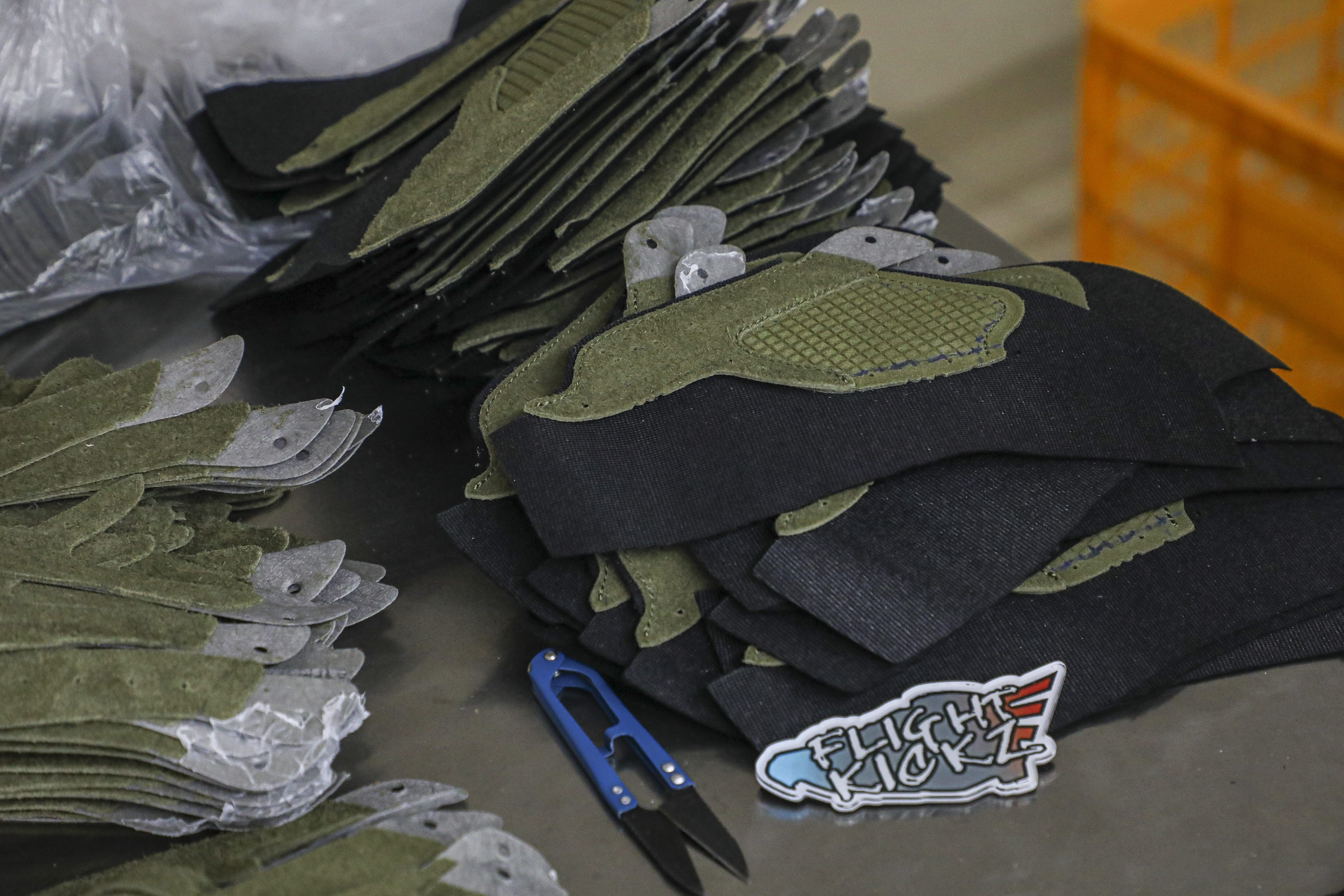 Air Jordan 4 Retro SE Craft Medium Olive (LN5 A1)