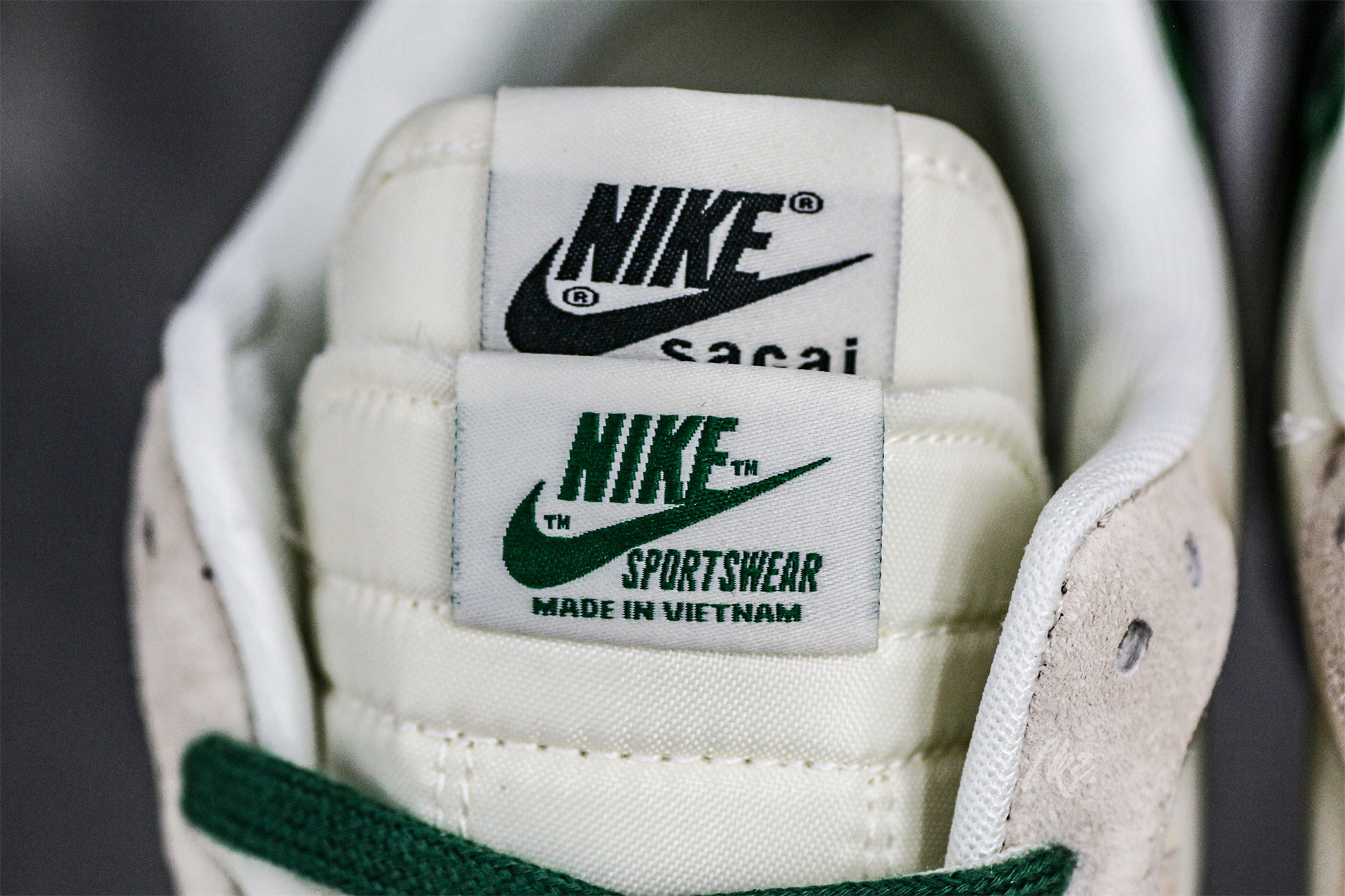 Sacai x colegio Nike VaporWaffle 3.0 White Grey Green