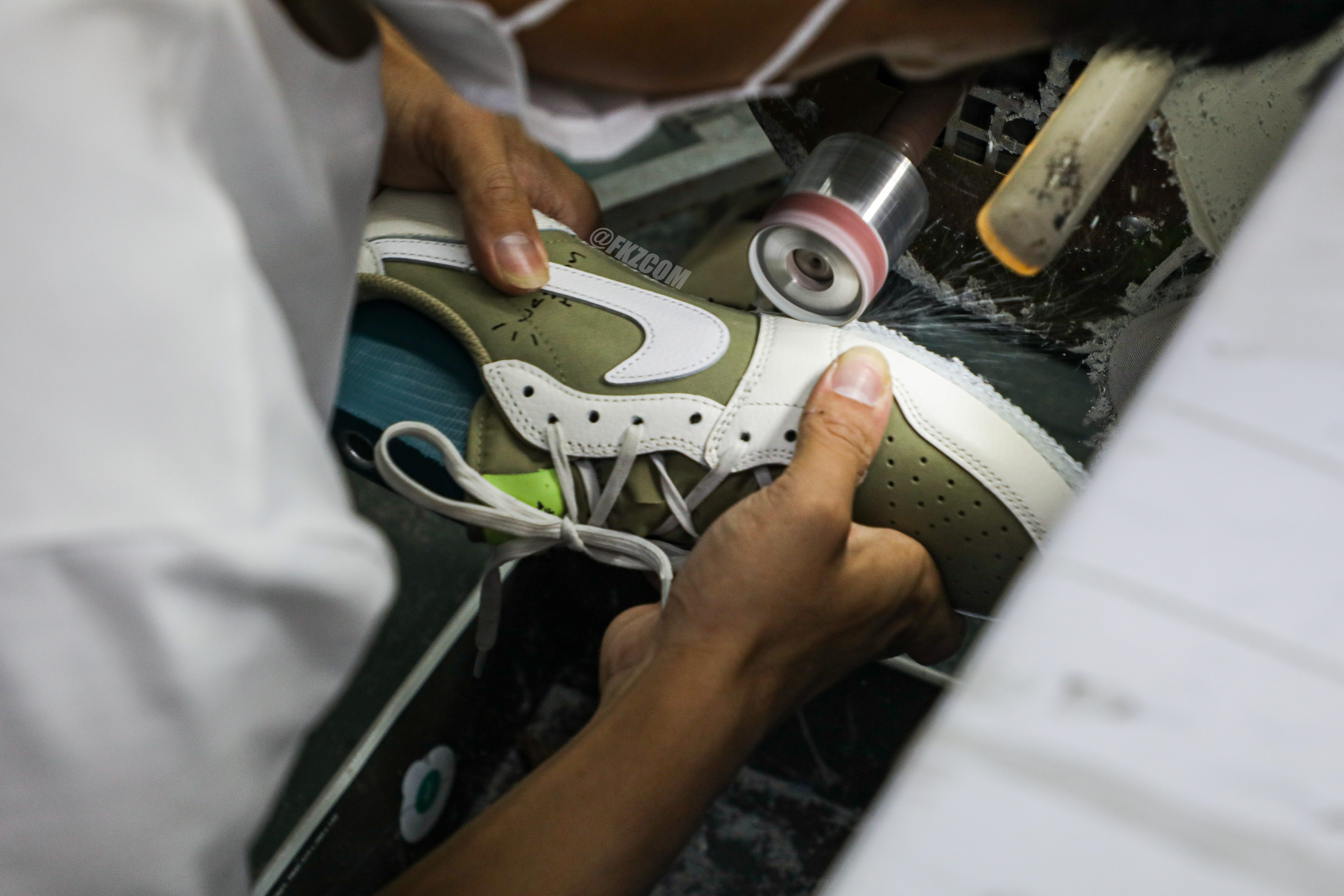 Travis Scott x Air Jordan 1 Low Golf Neutral Olive (LN5 A1)