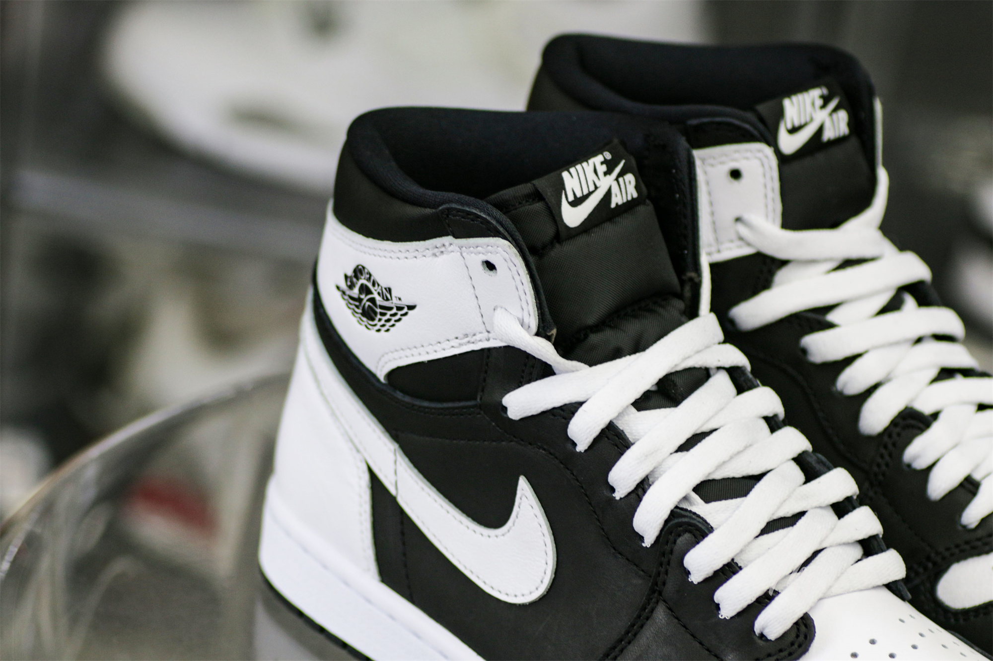 Air Jordan 1 Retro High OG Black White 2024