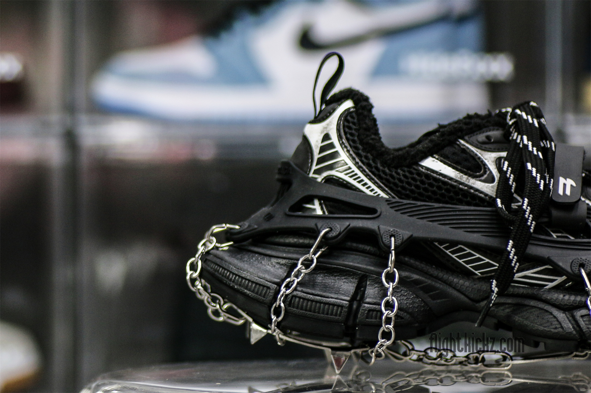 B@lenciag* 3XL Ski Sneaker in Black and white (Removable footwear chains)