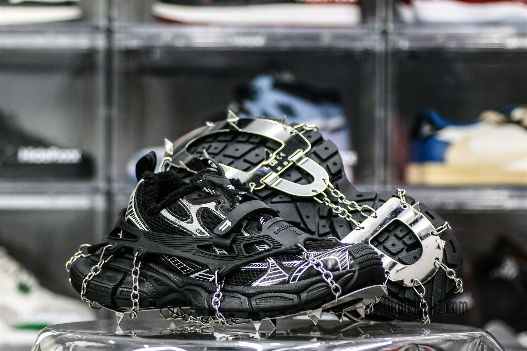 B@lenciag* 3XL Ski Sneaker in Black and white (Removable footwear chains)