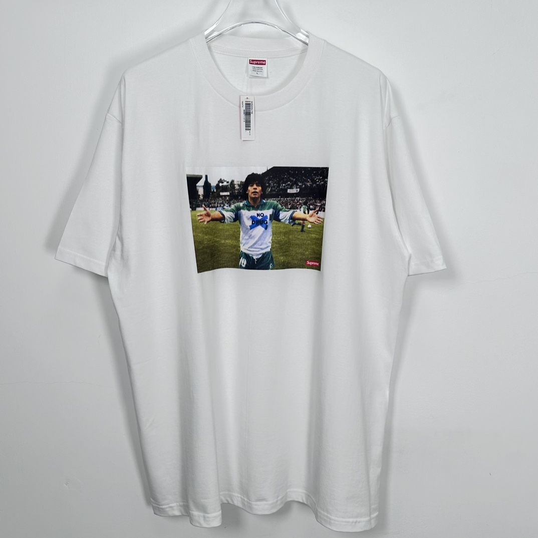 Suprem3 24SS Maradona Tee(2 Colors)