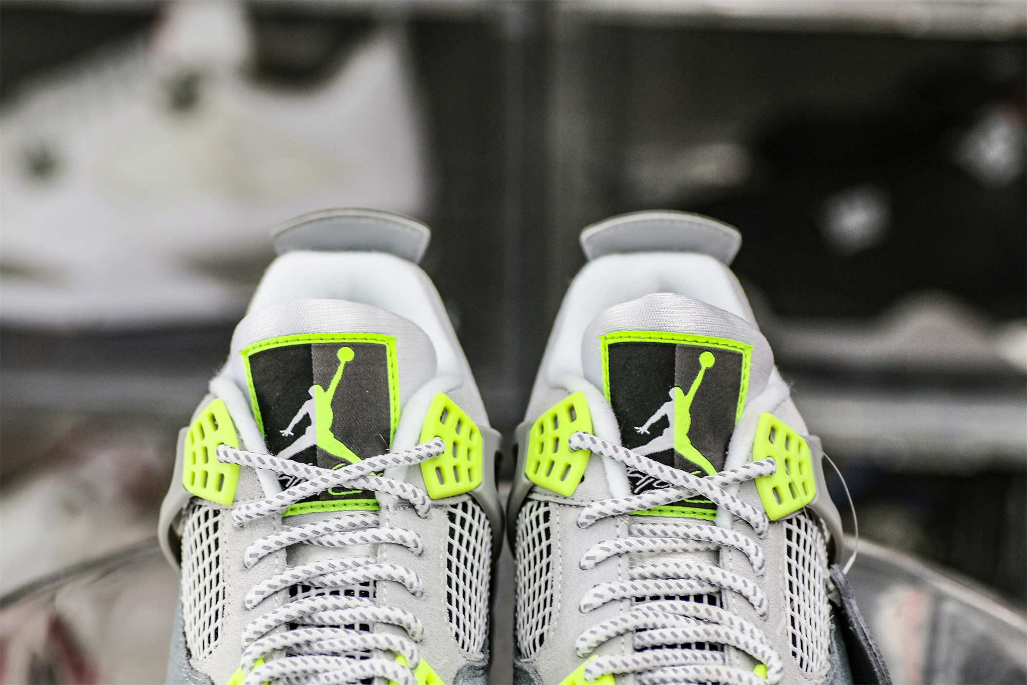 Air Jordan 4 Retro SE Neon