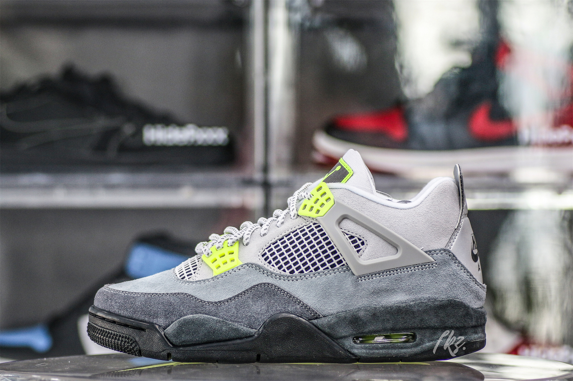 Air Jordan 4 Retro SE Neon