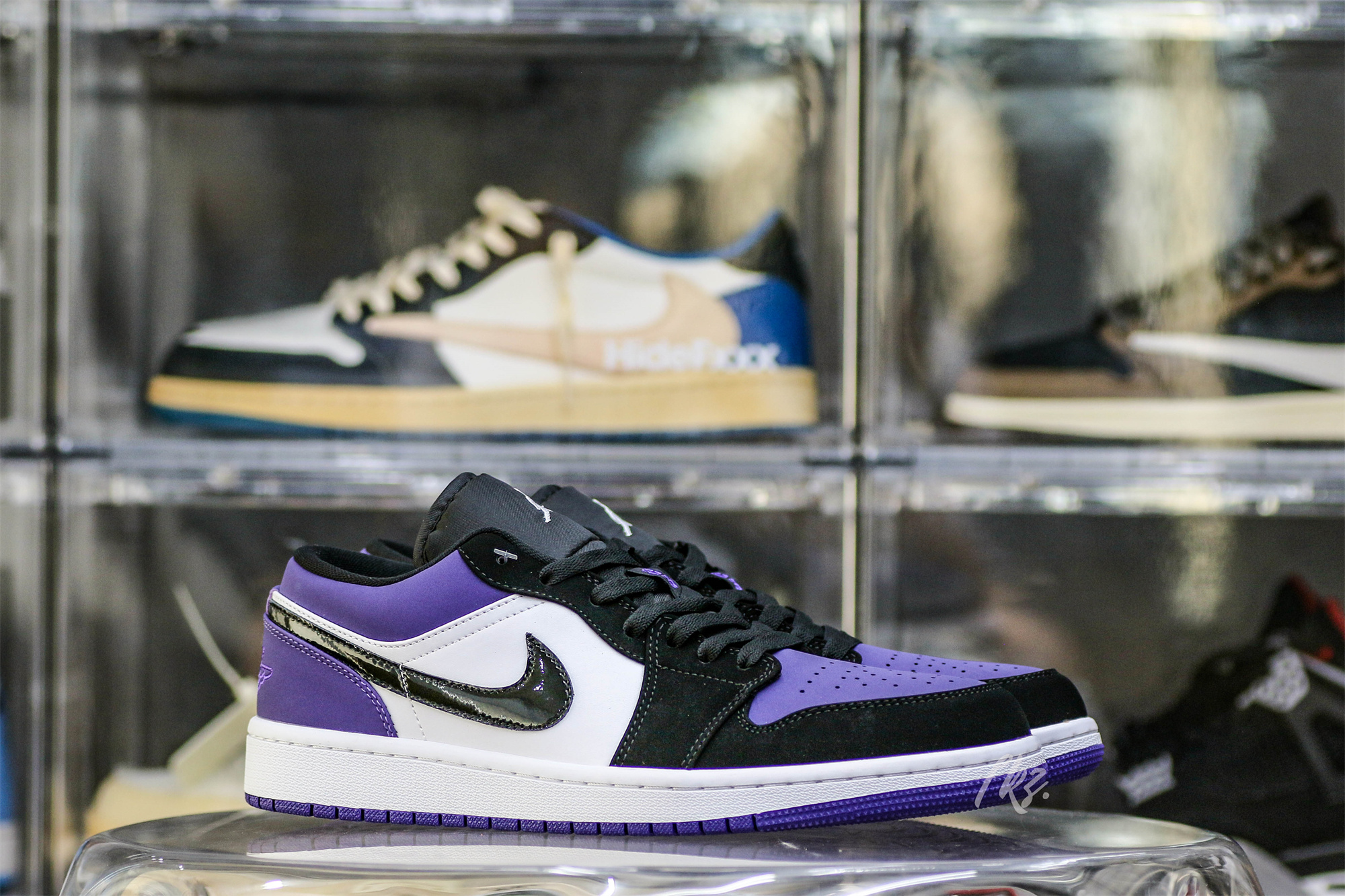 Jordan 1 Low Court Purple