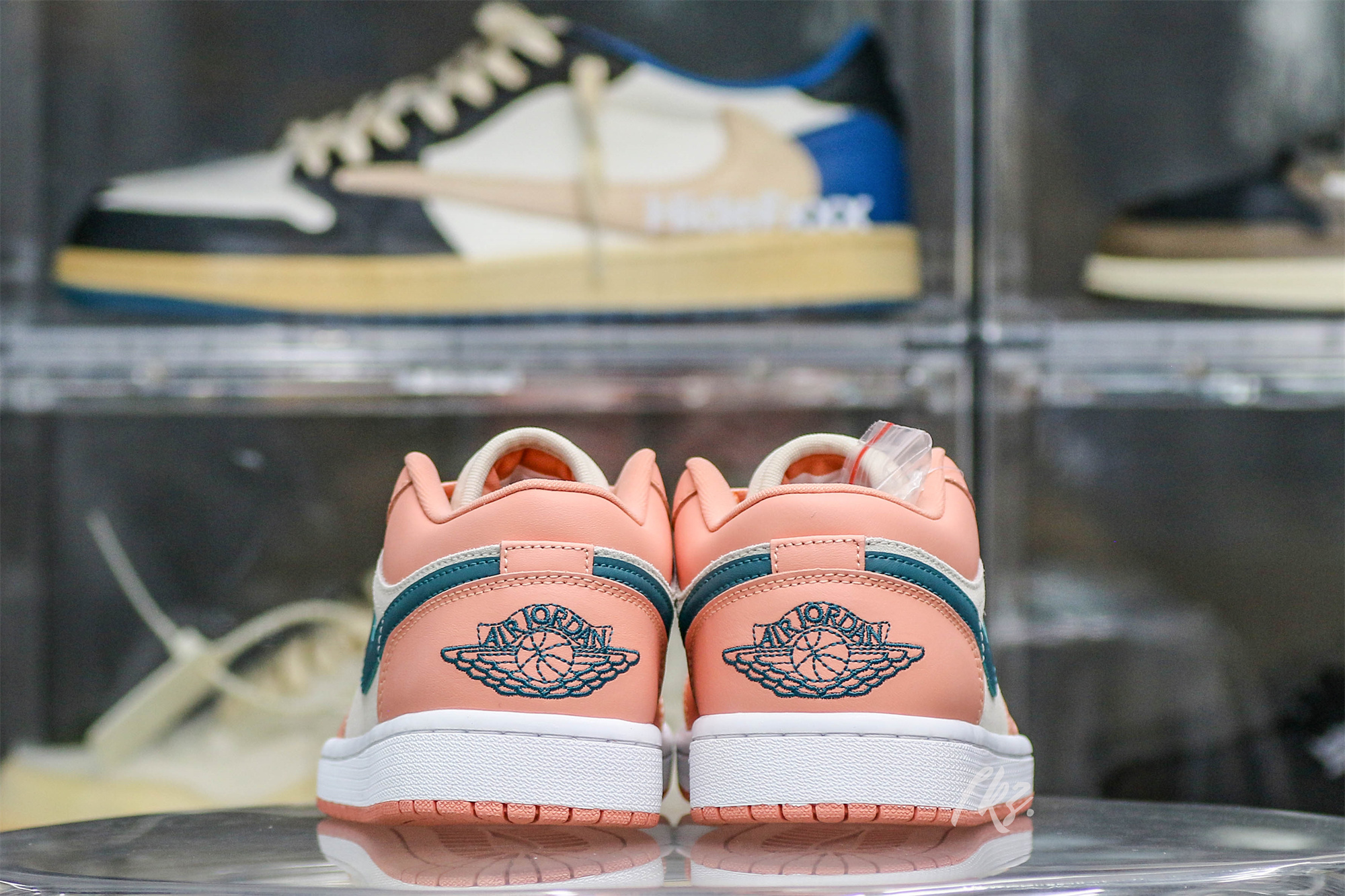 Wmns Jordan 1 Low Light Madder Root