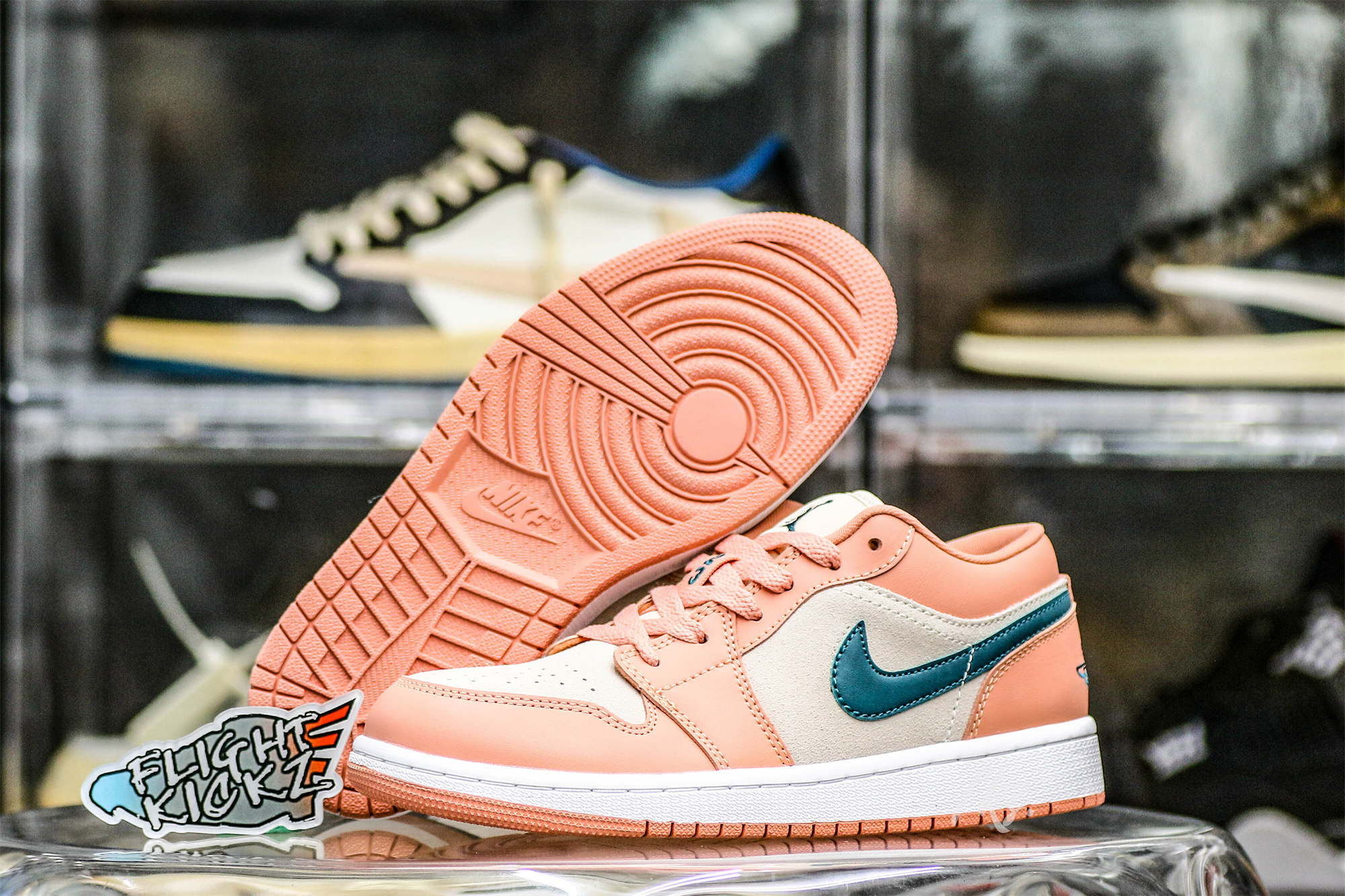 Wmns Jordan 1 Low Light Madder Root