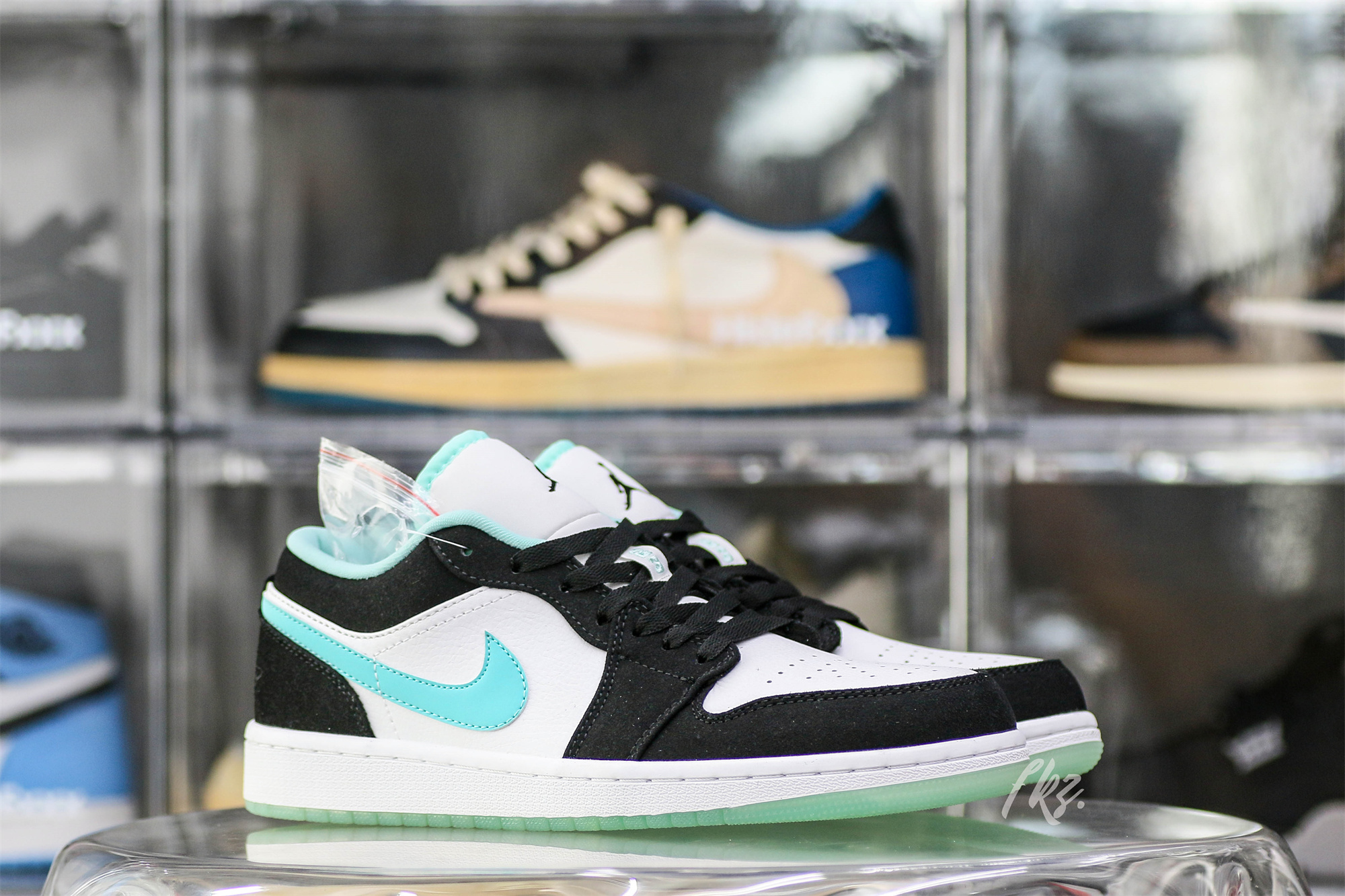 Jordan 1 Low Island Green