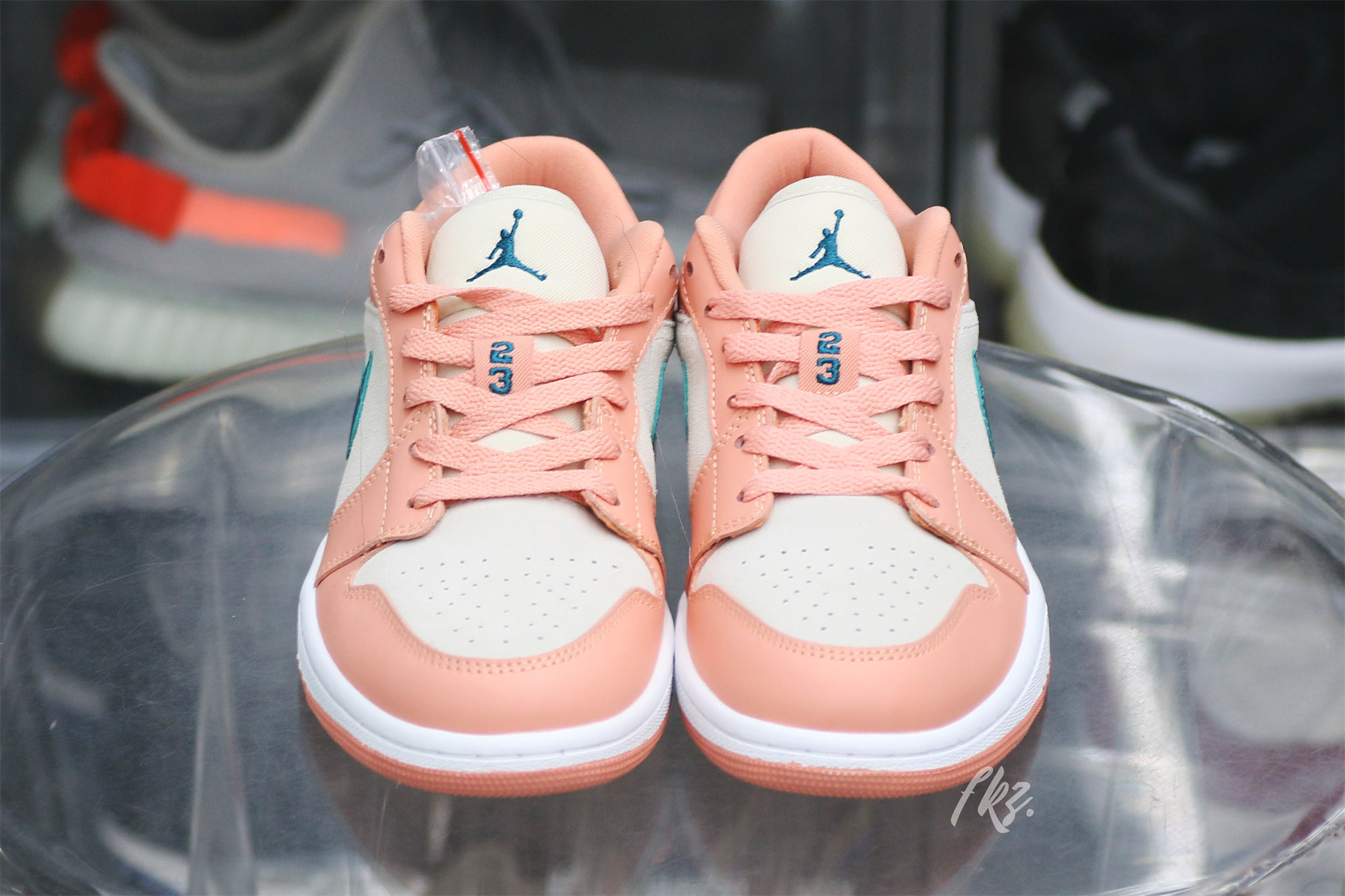 Wmns Jordan 1 Low Light Madder Root