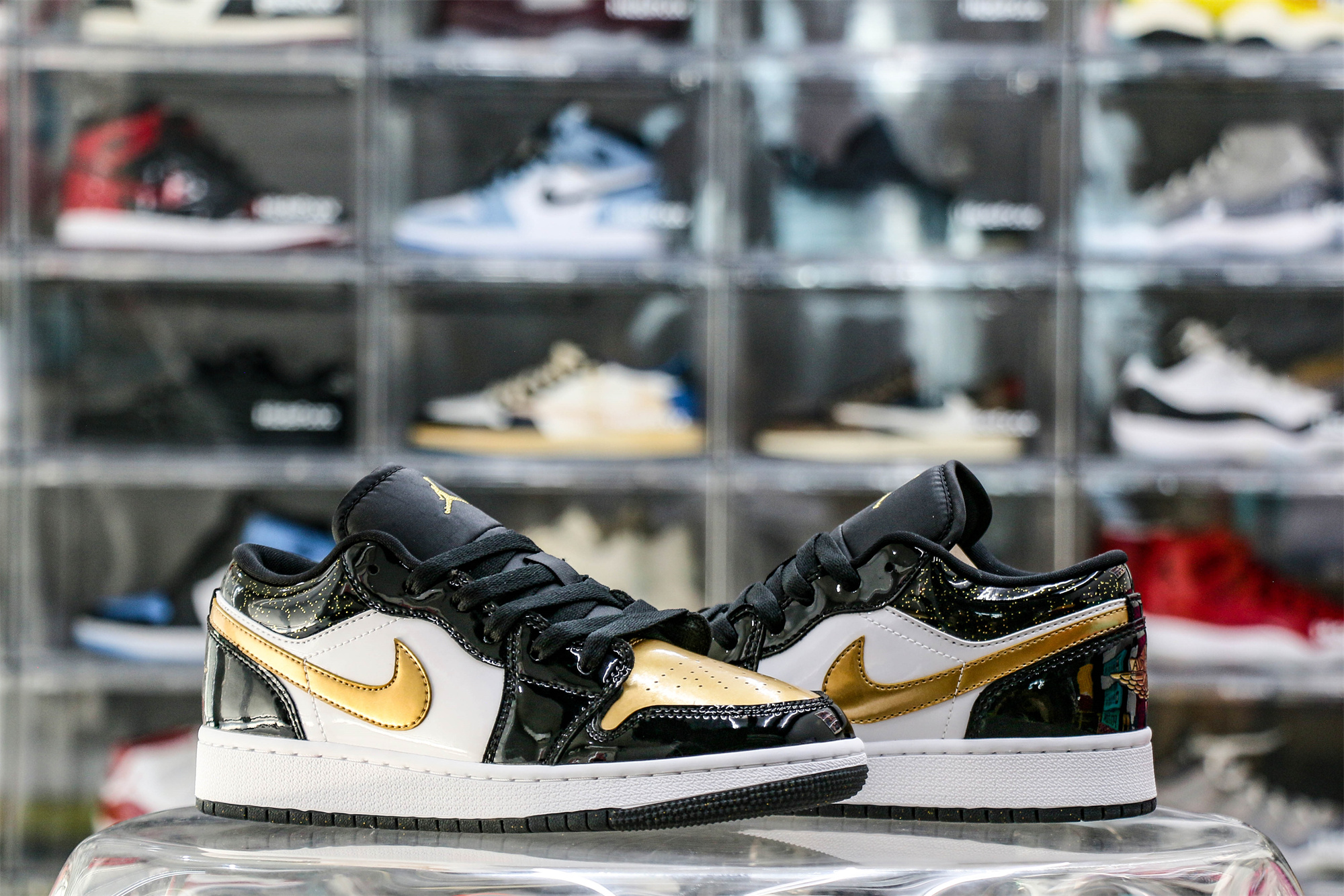 Air Jordan 1 Low SE Gold Toe