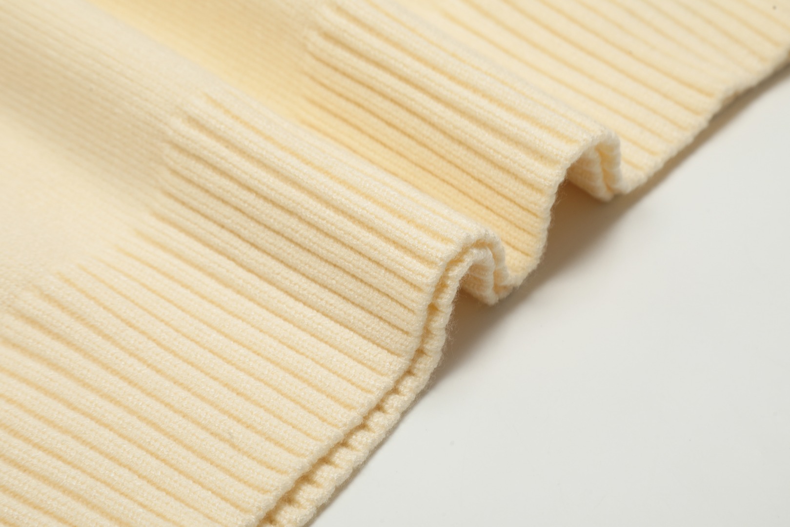 Am1 2024SS classic cream white jacquard big heart turtleneck sweater