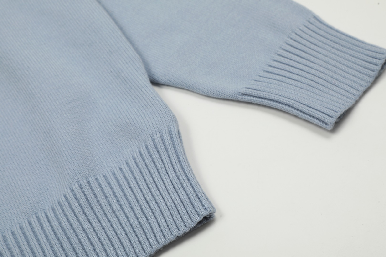 Am1 2024SS classic blue jacquard big heart turtleneck sweater