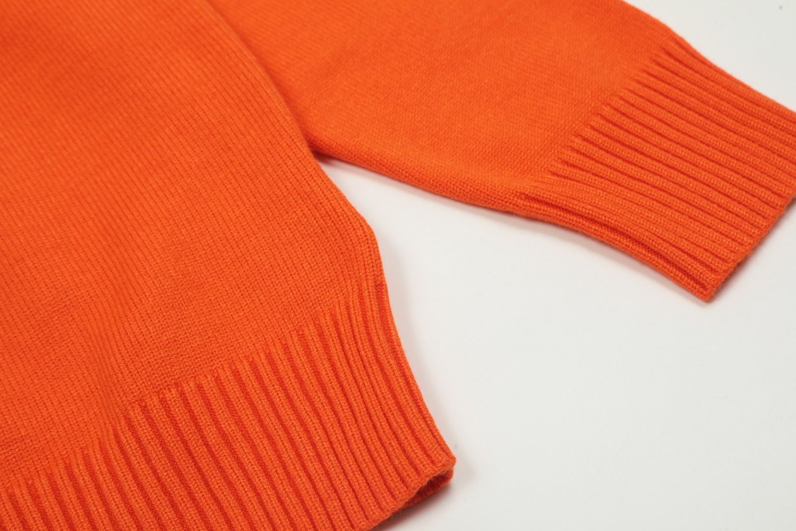 Am1 2024SS classic orange jacquard big heart turtleneck sweater