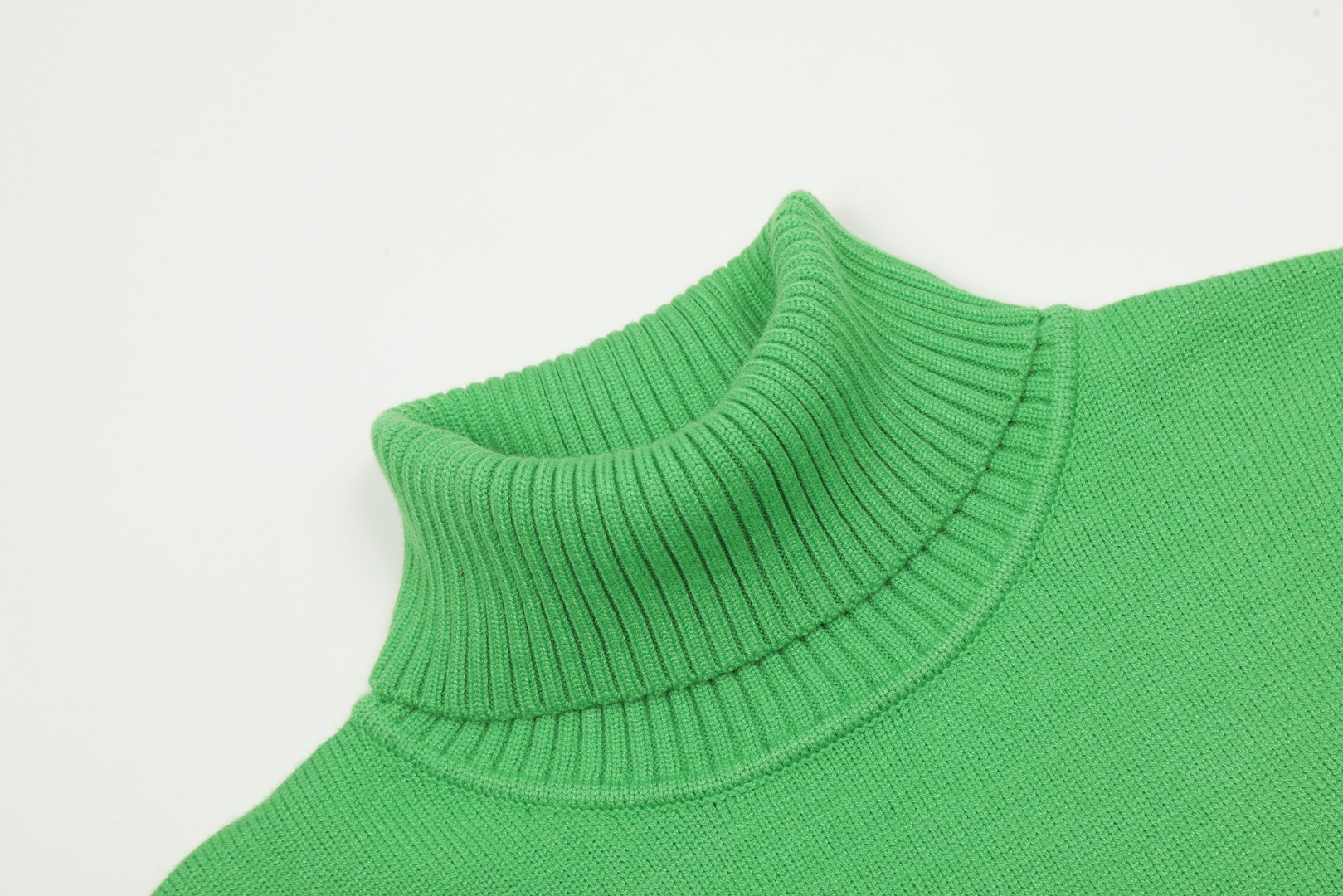 Am1 2024SS classic green jacquard big heart turtleneck sweater