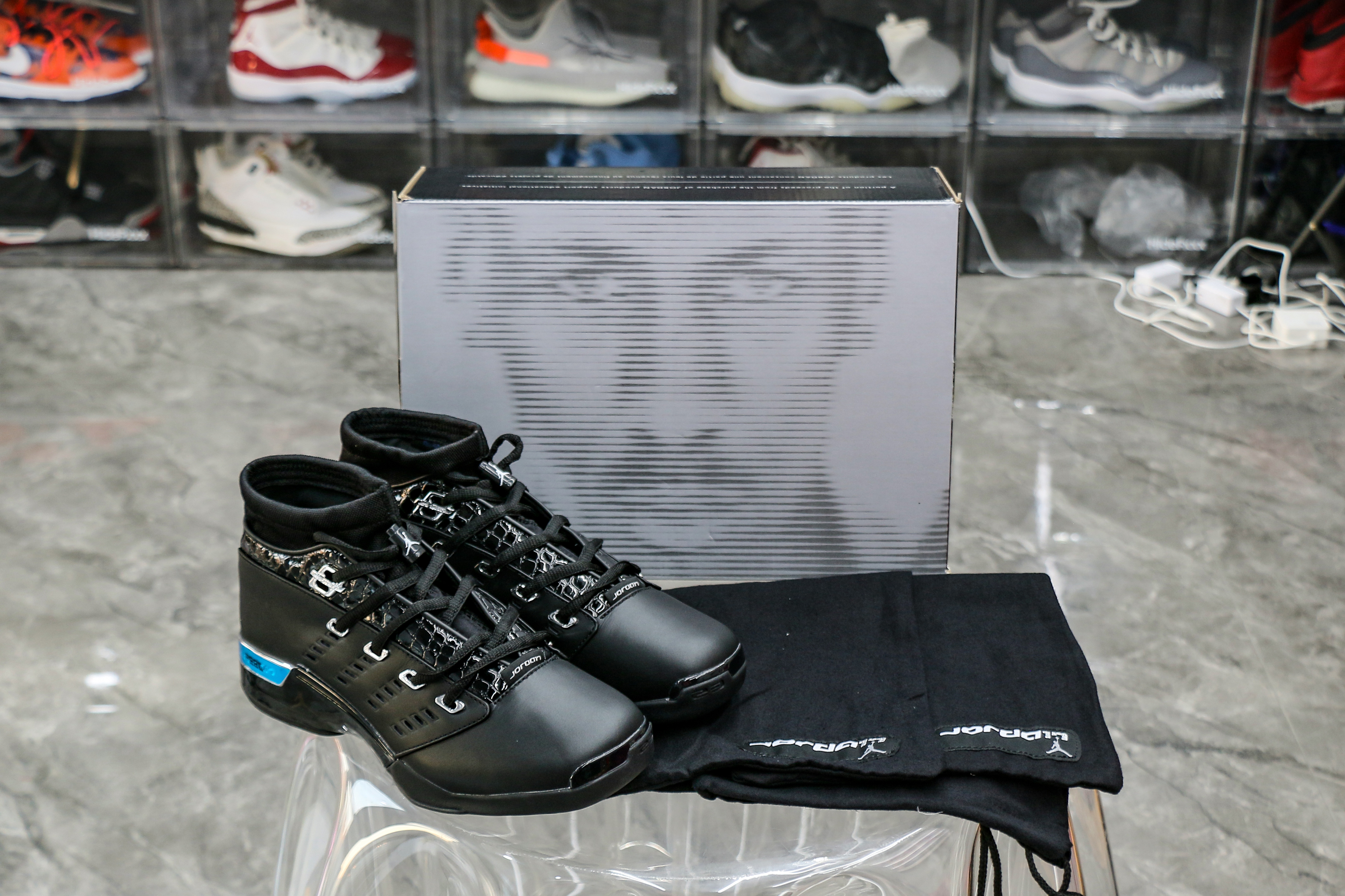 Jordan 17 OG Low Black Chrome (Regular box)