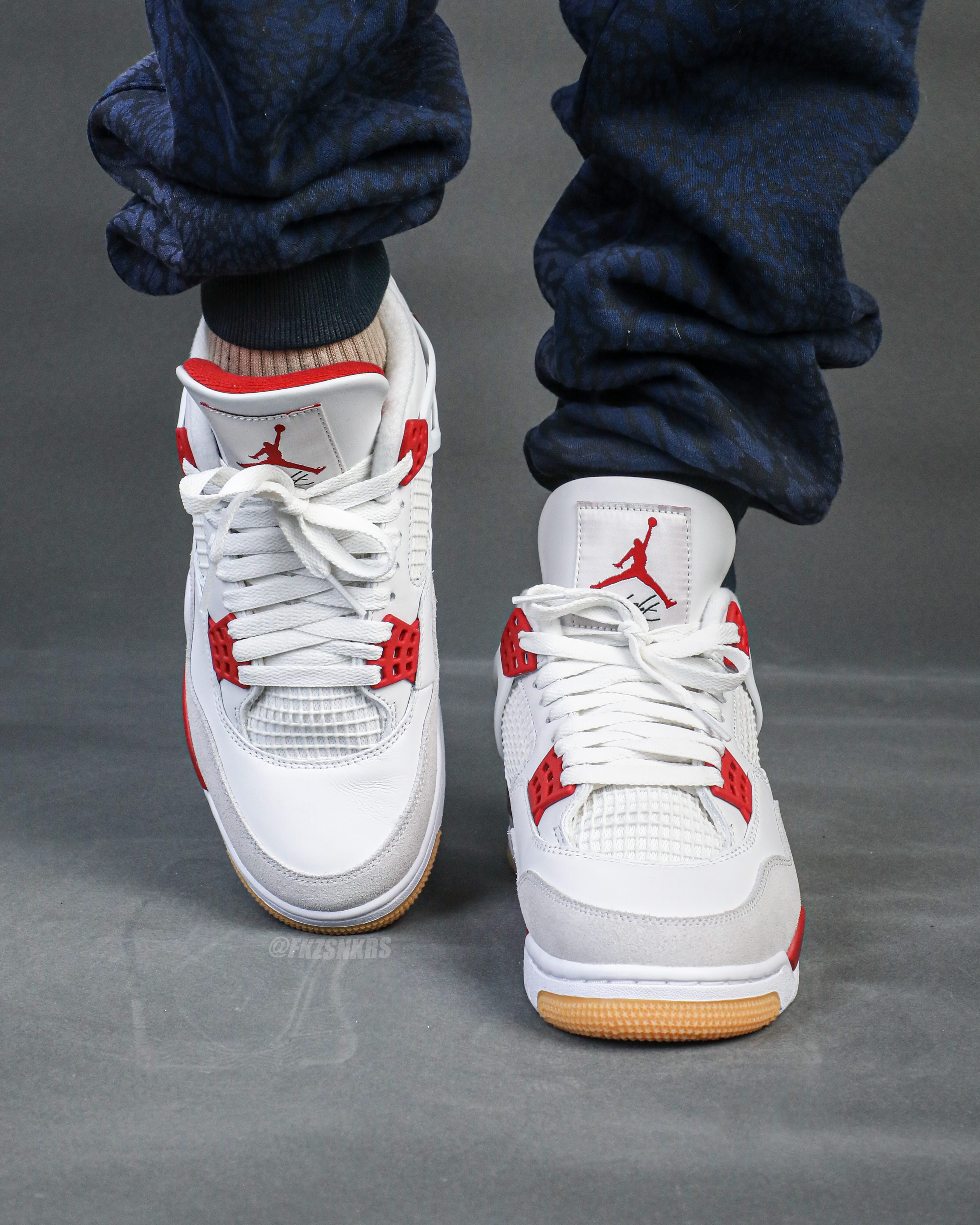 Nike SB x Air Jordan 4 Varsity Red is a Family & Friends (LN5 A1 Batch)
