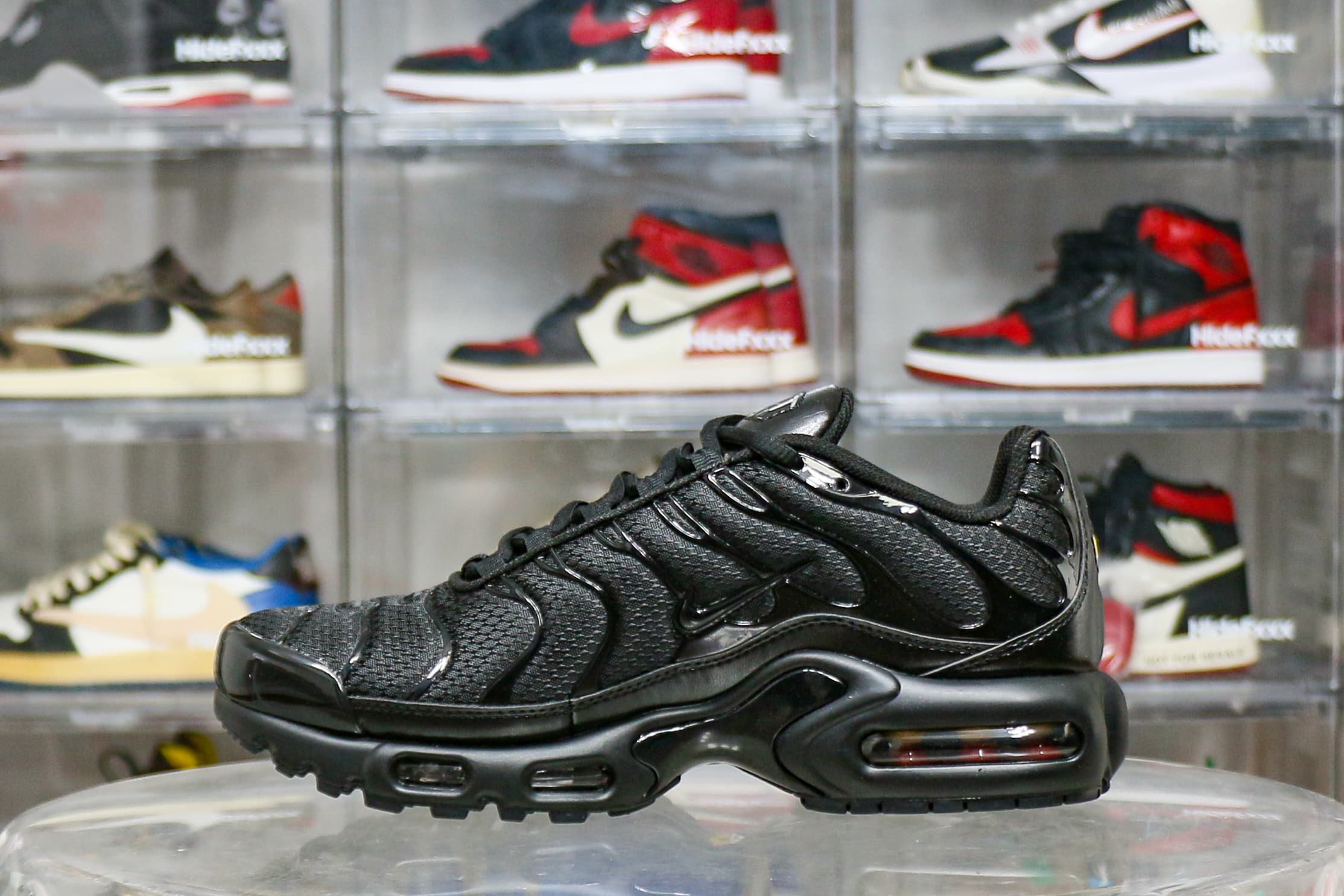 Nike Air Max Plus Triple Black